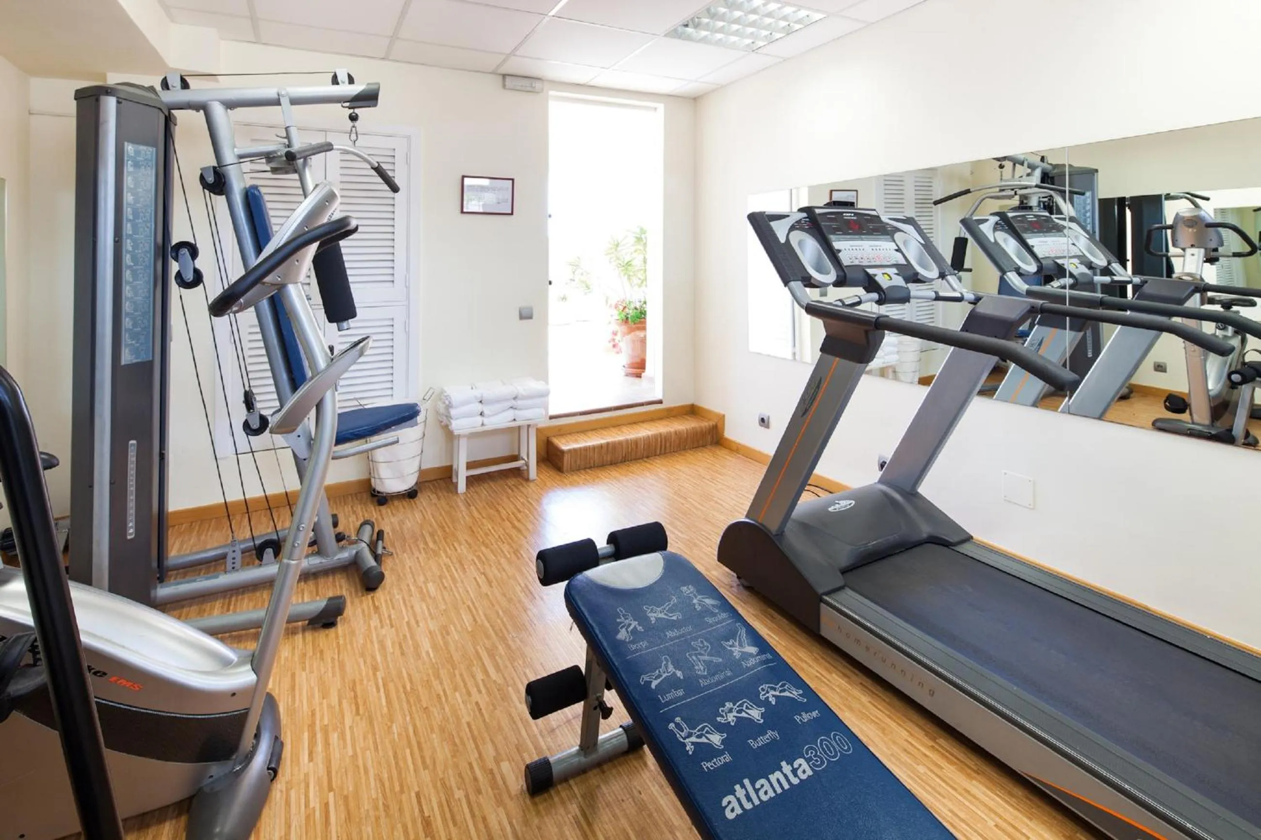 Patio in Hotel Royal Plaza