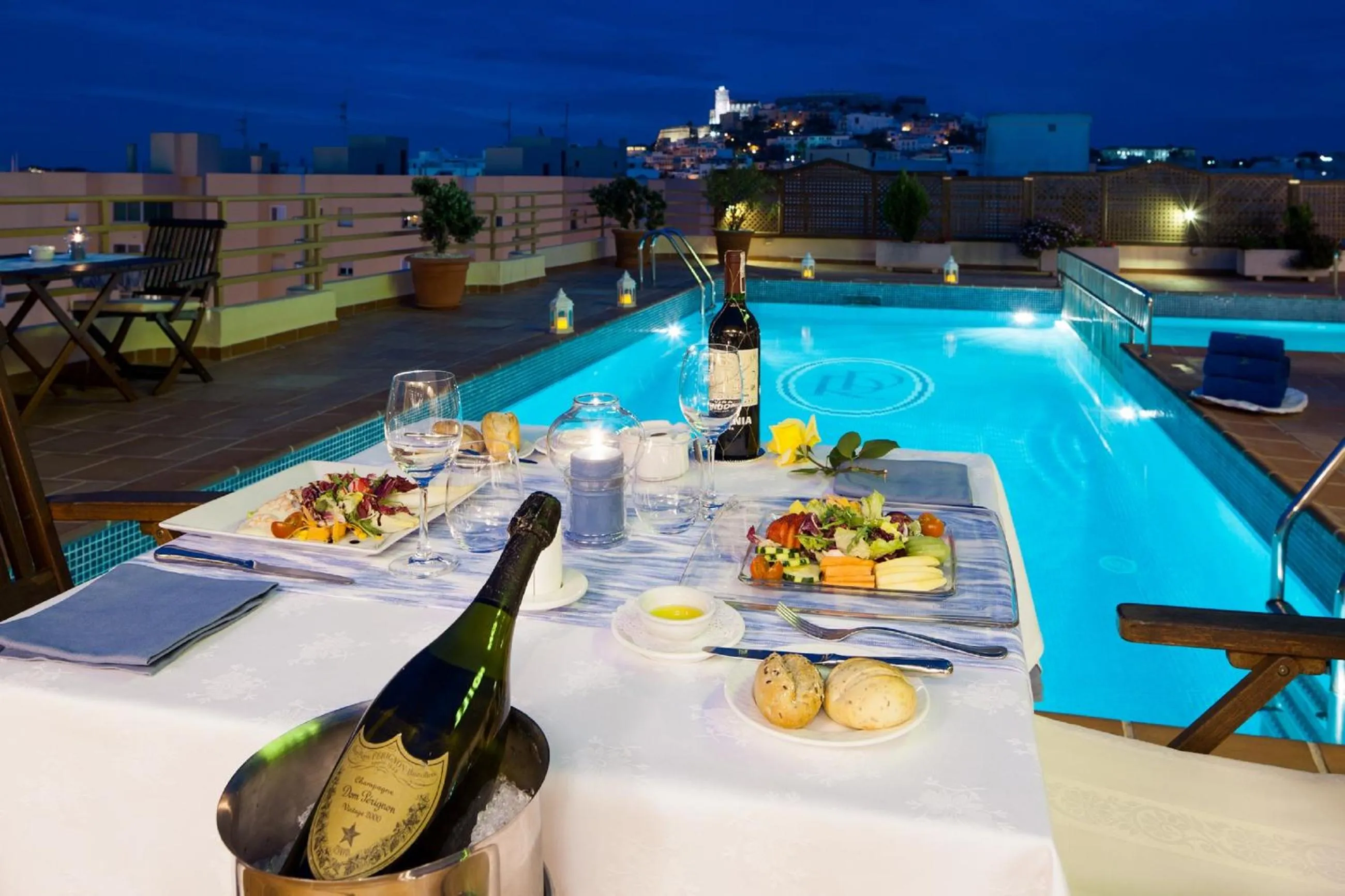 Patio in Hotel Royal Plaza