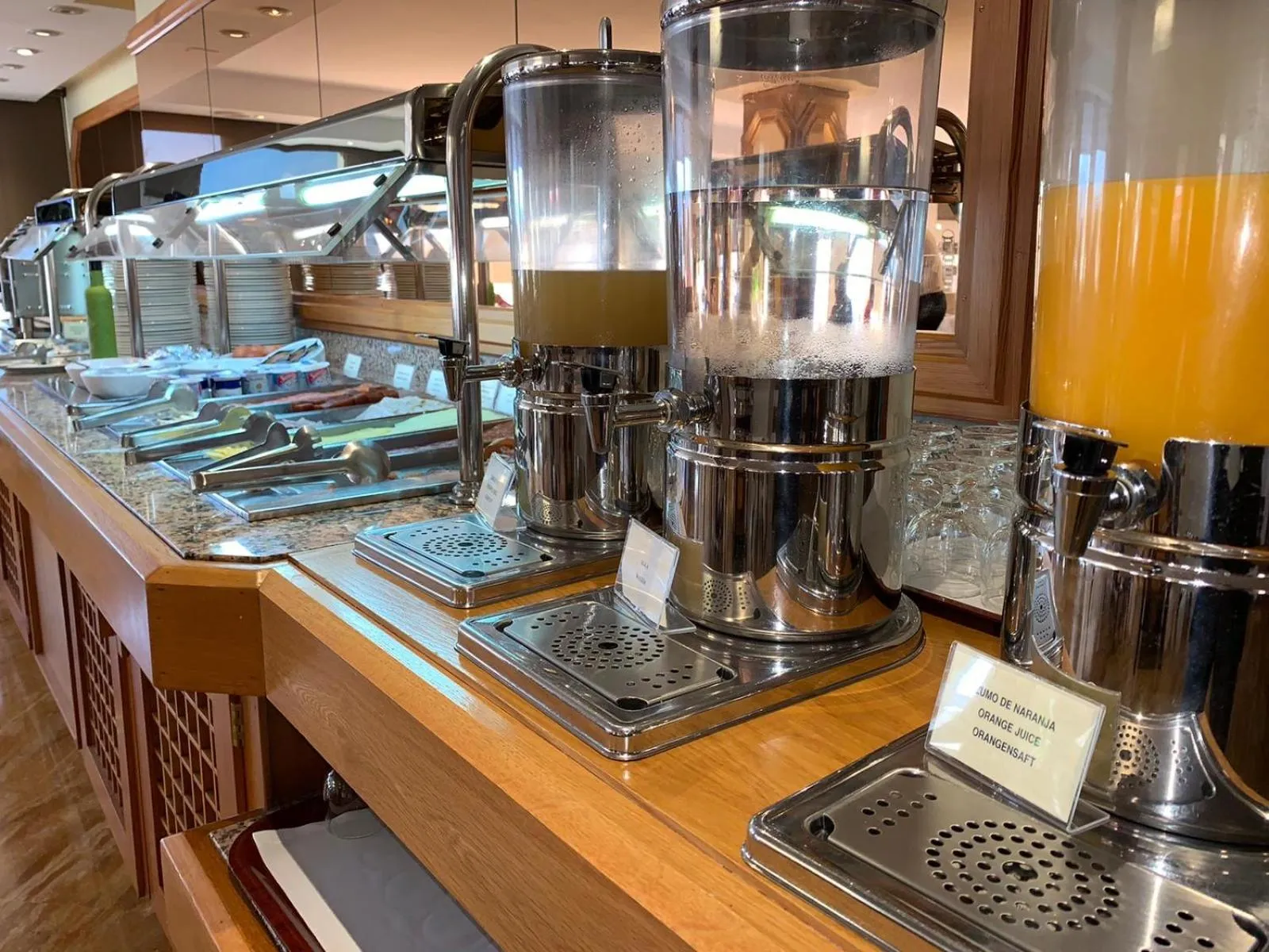 Coffee/tea facilities in Hotel Royal Plaza