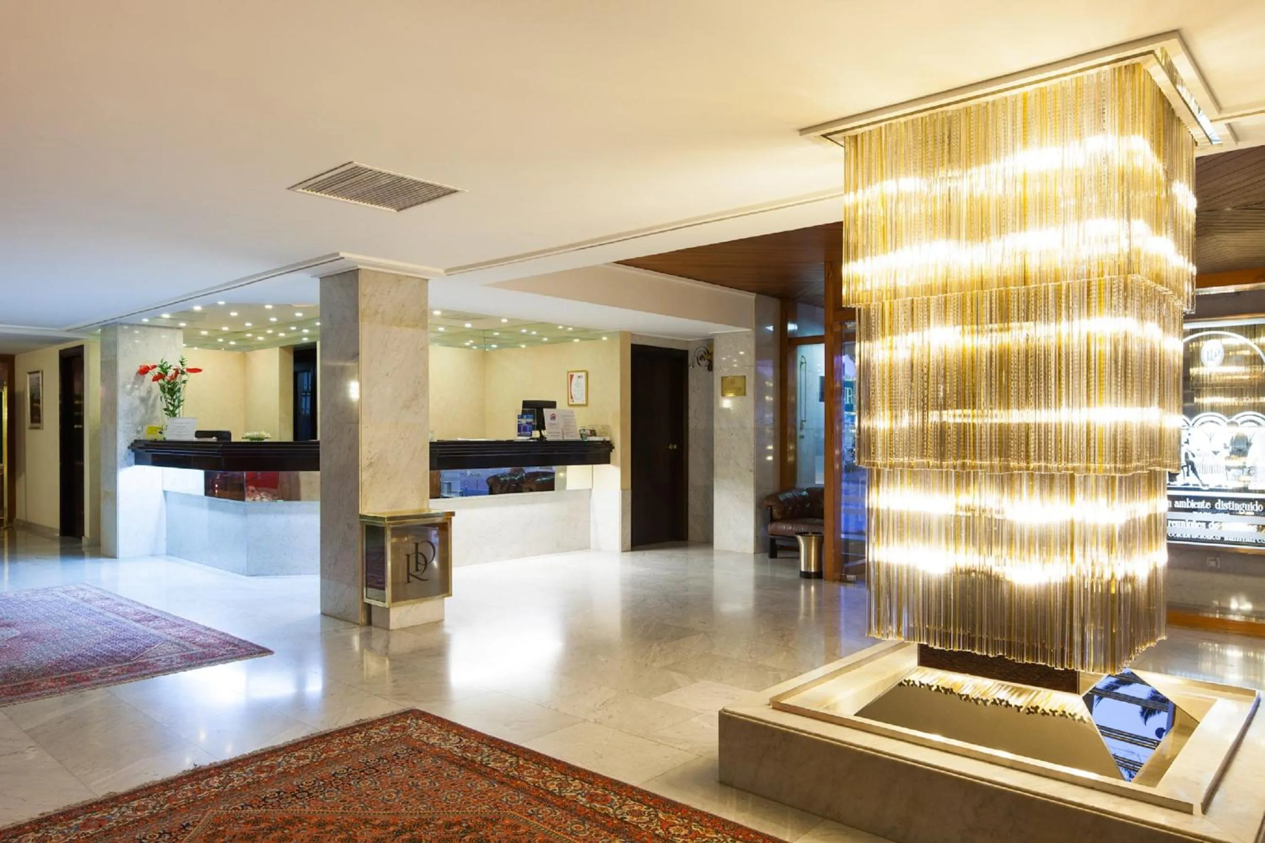 Facade/entrance in Hotel Royal Plaza