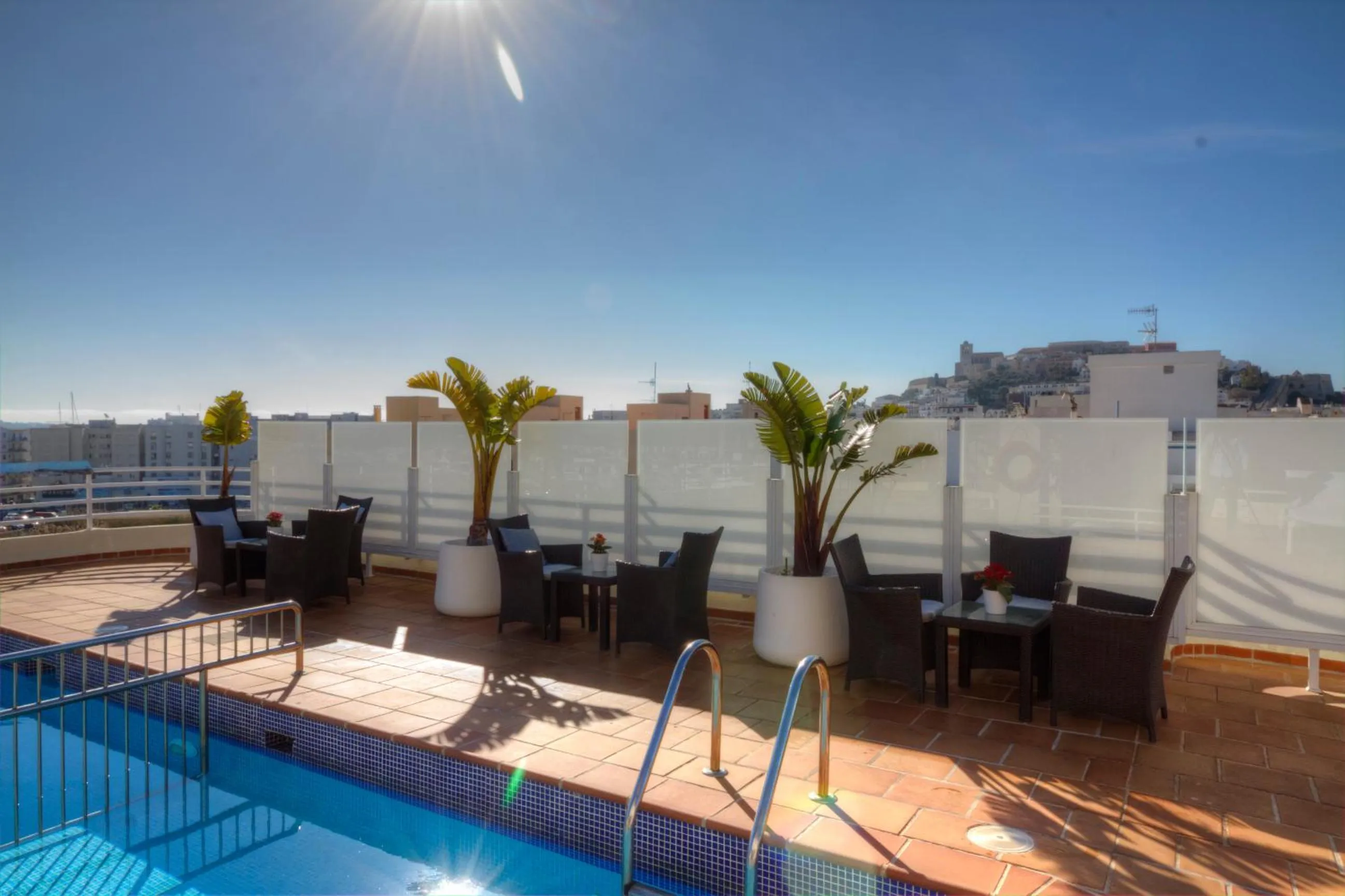 Patio in Hotel Royal Plaza