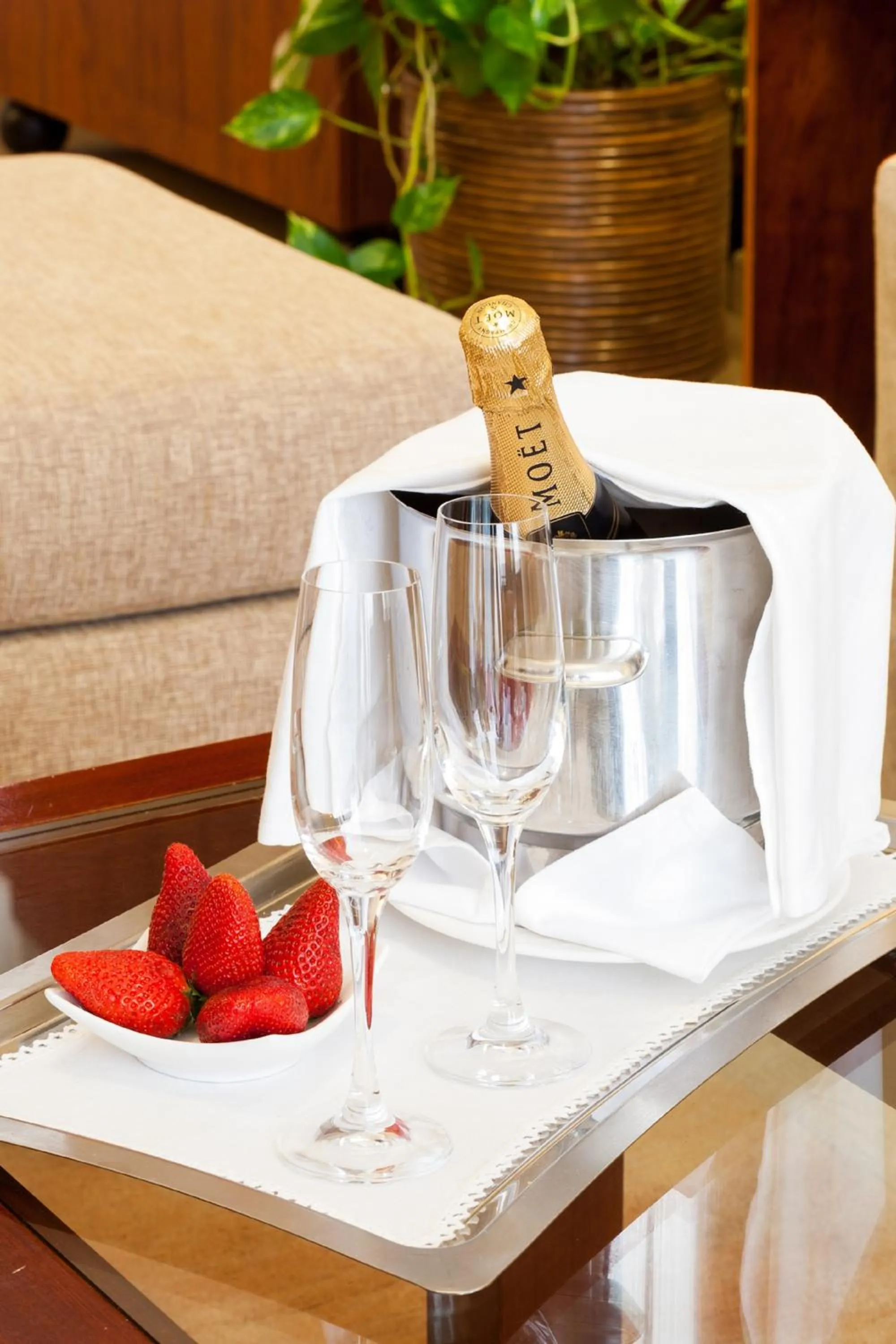 Food and drinks in Hotel Royal Plaza