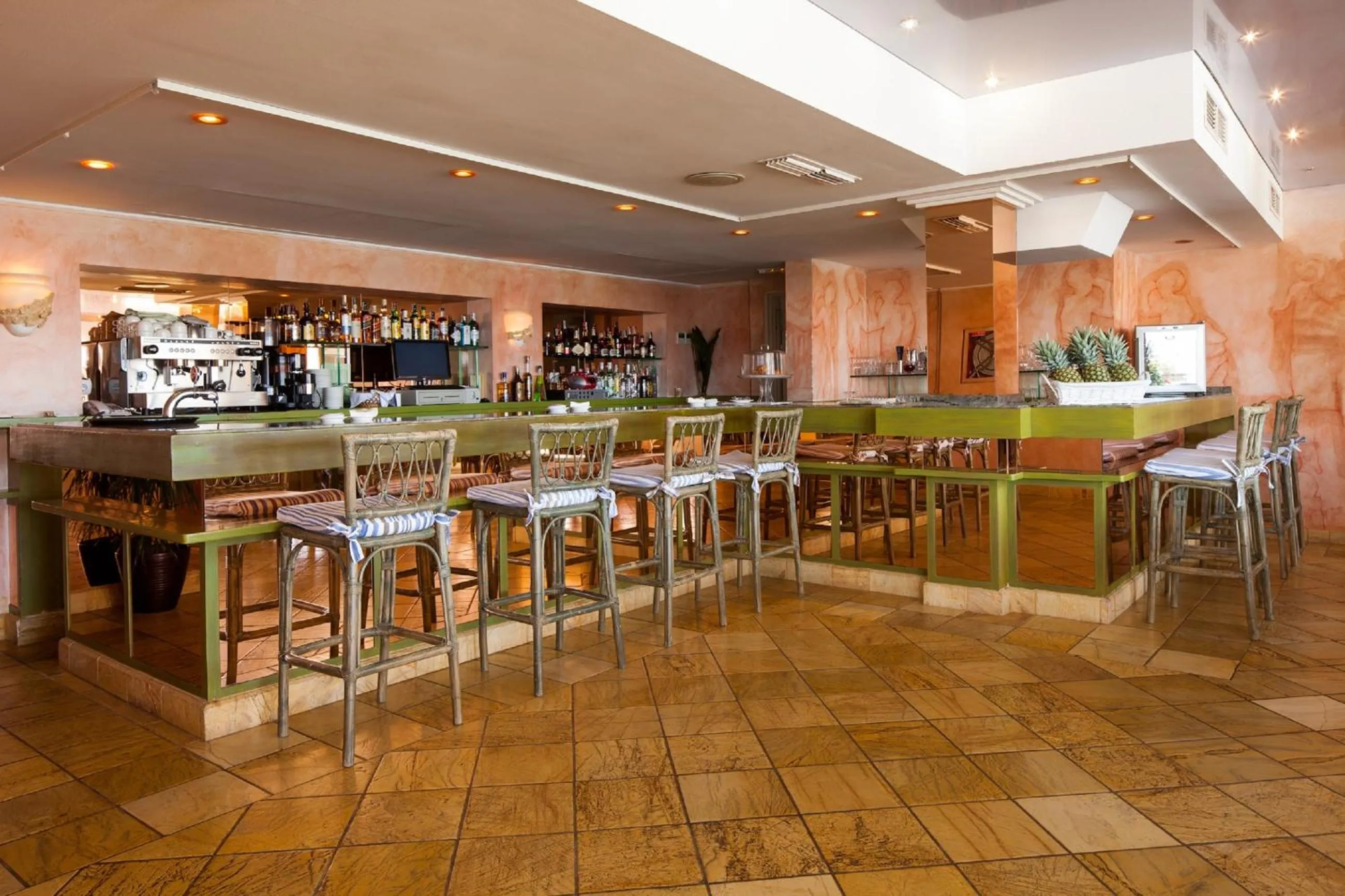 Patio in Hotel Royal Plaza