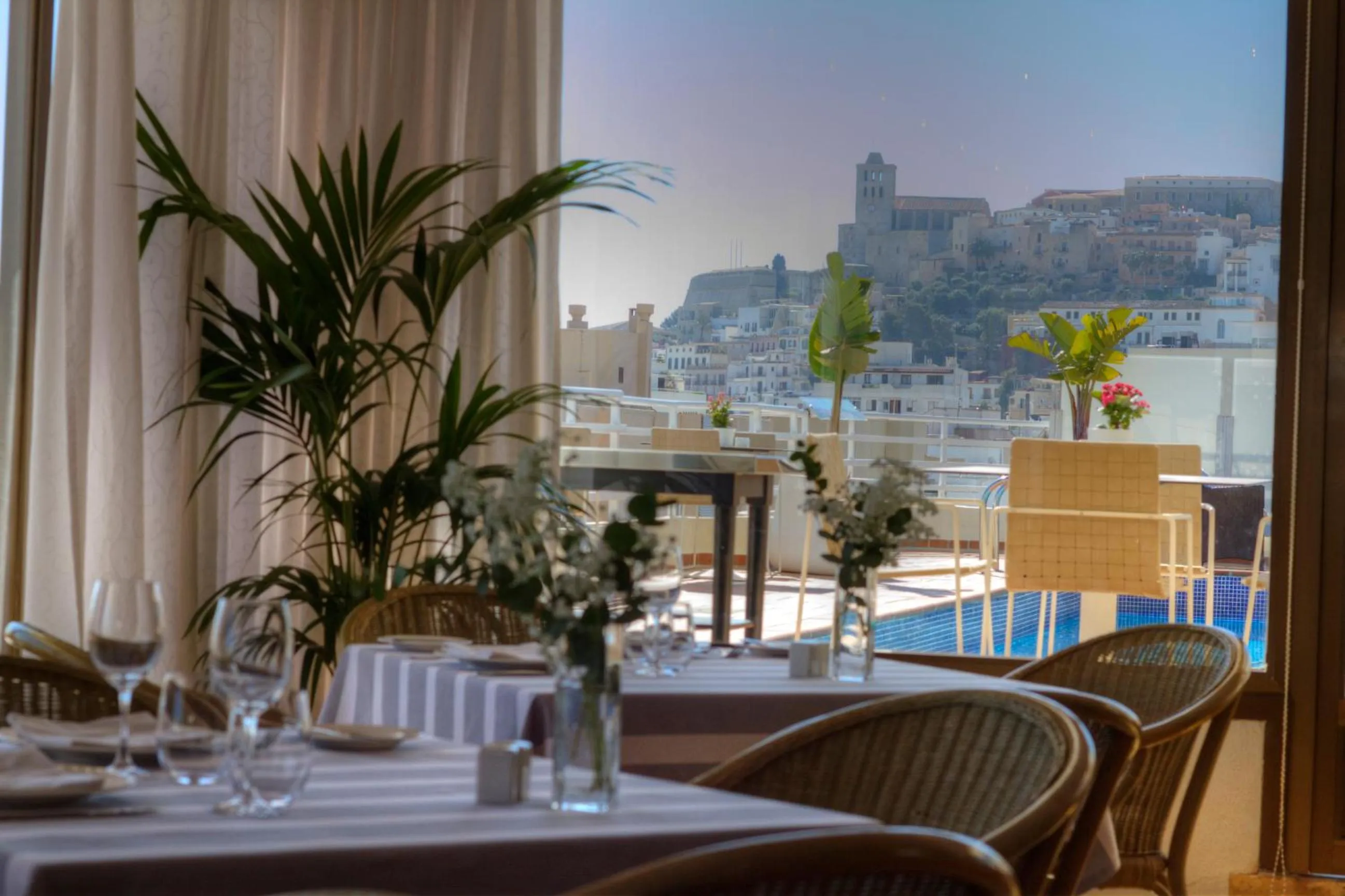 Patio in Hotel Royal Plaza