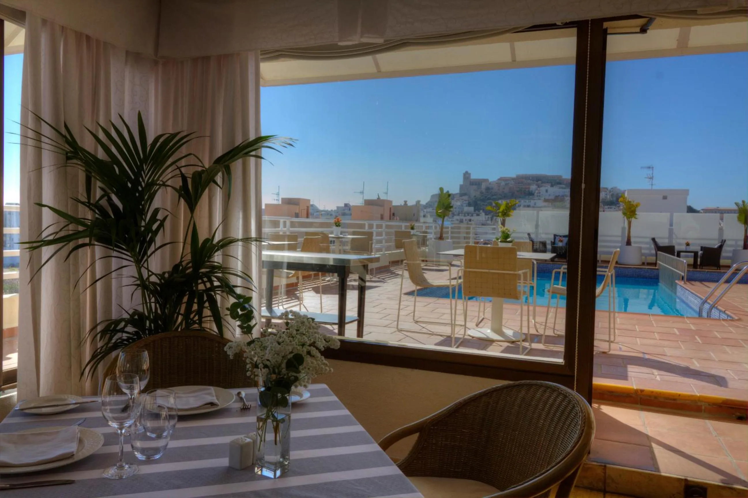 Patio in Hotel Royal Plaza