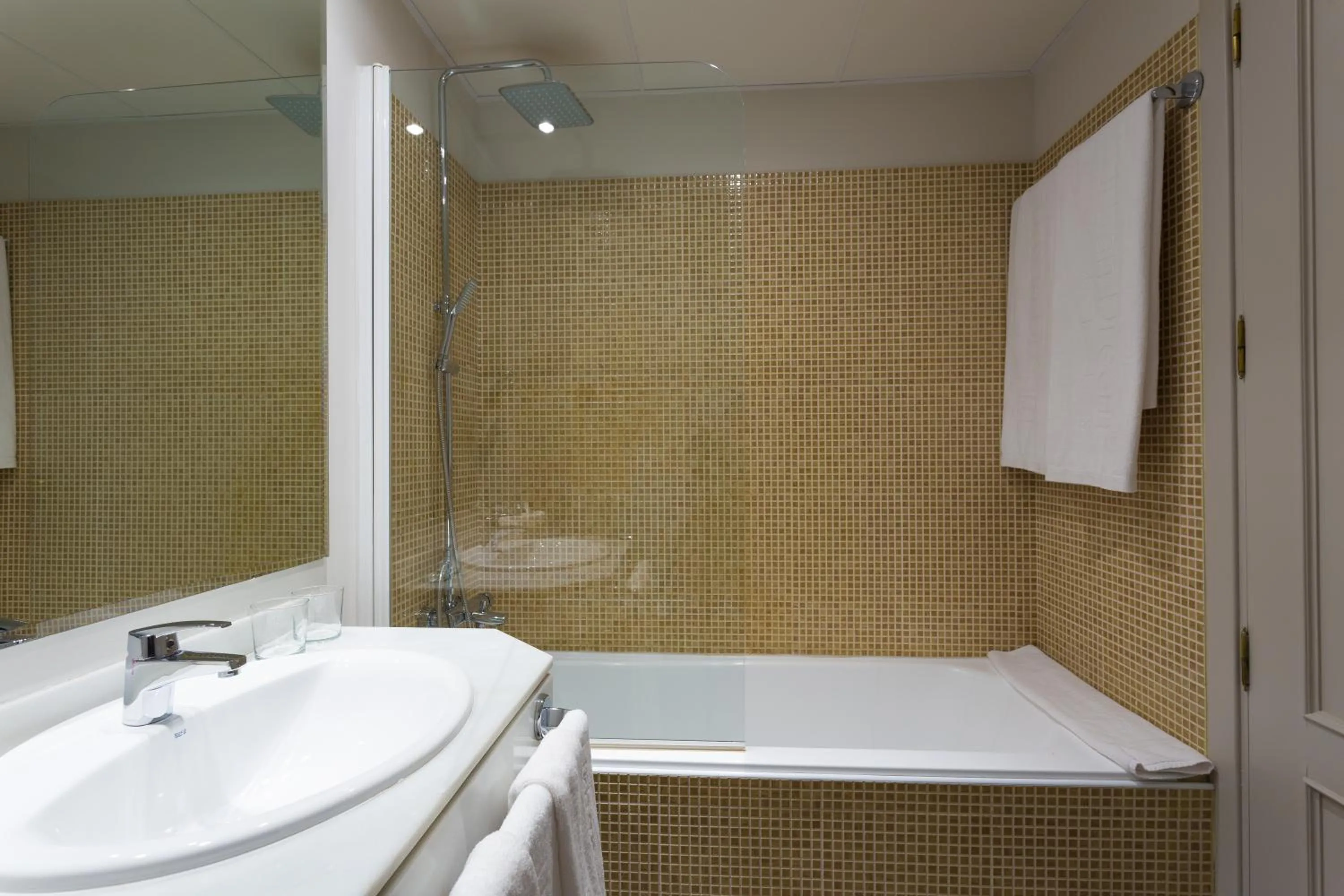 Bathroom in DWO Urban Granada