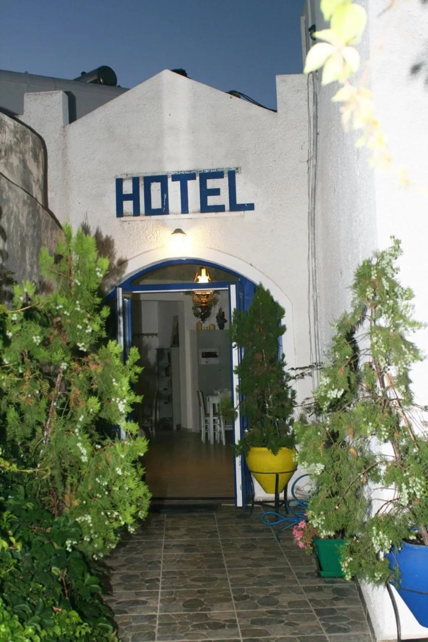 Facade/entrance in Captain Manolis