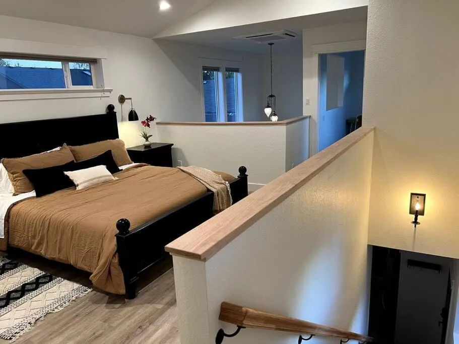 Bed in Custom Built Cottage in Downtown with Pool