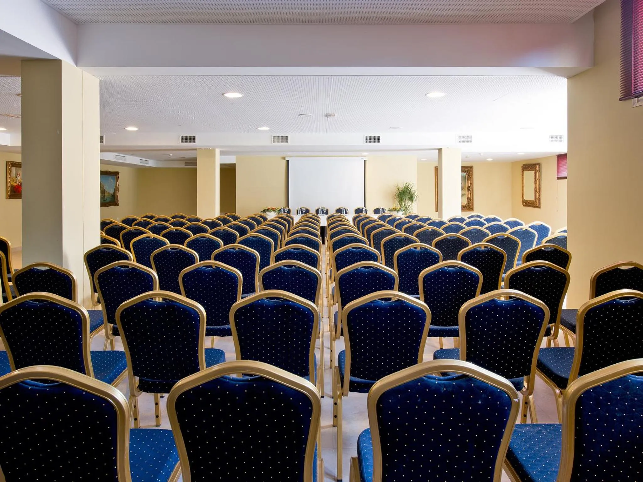 Business facilities in BlueBay Banús