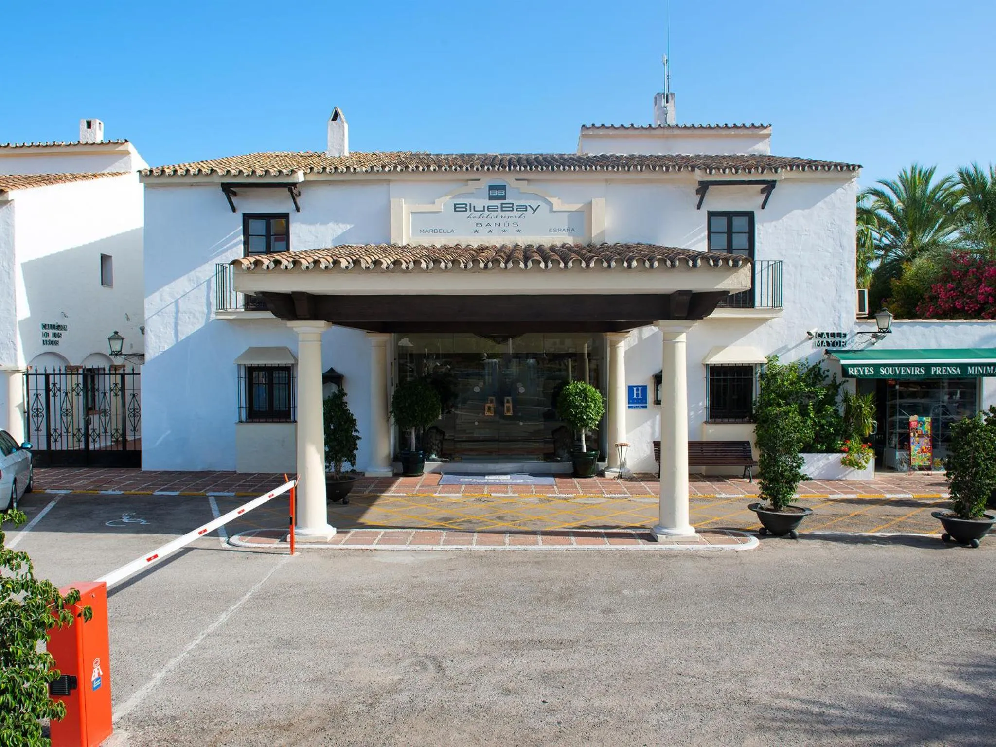 Facade/entrance in BlueBay Banús