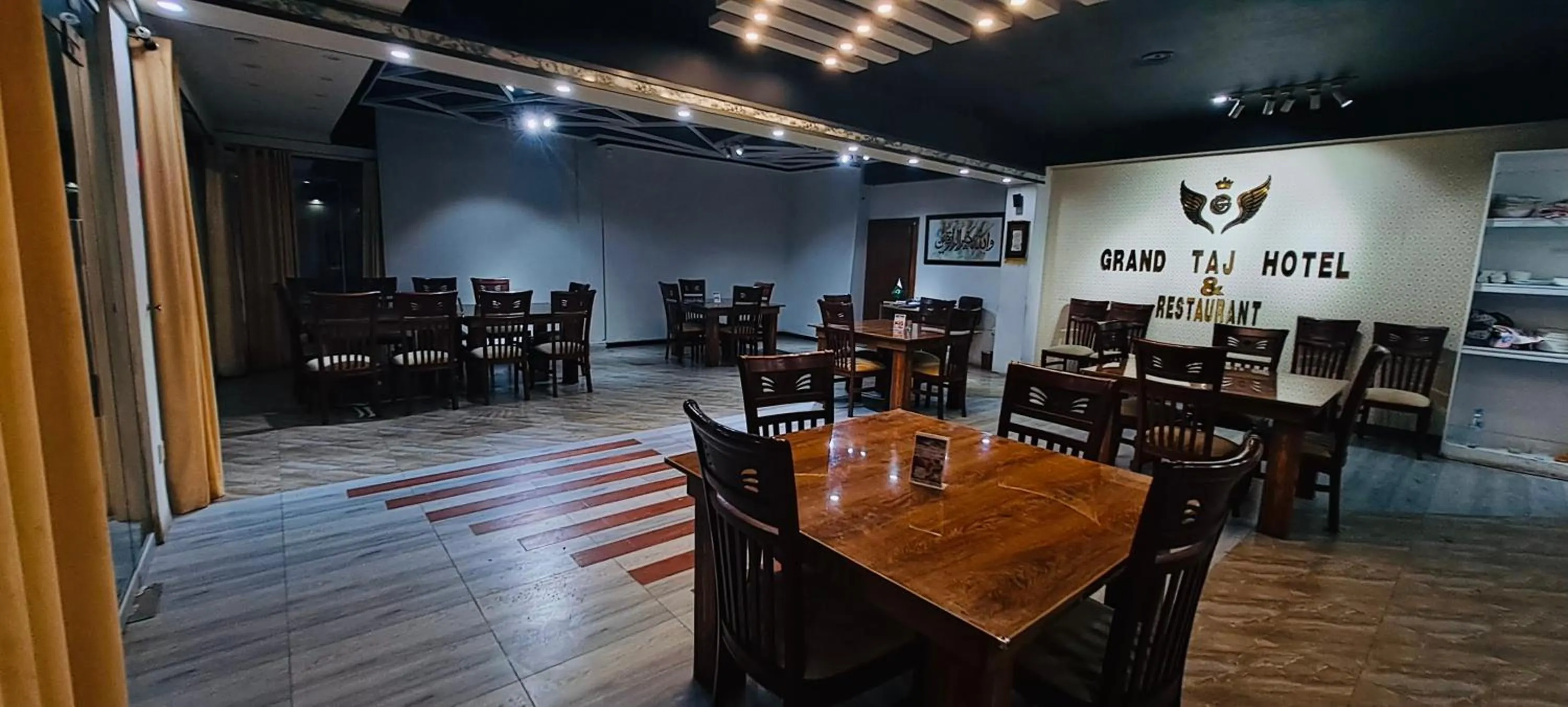 Restaurant/places to eat in Grand Taj