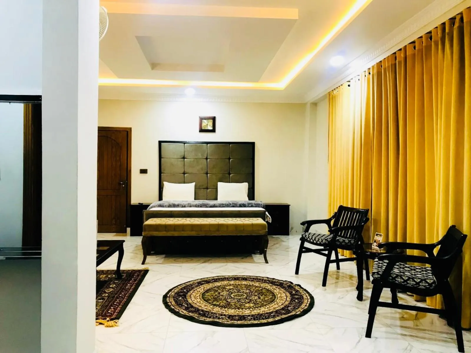 Photo of the whole room, Bed in Grand Taj