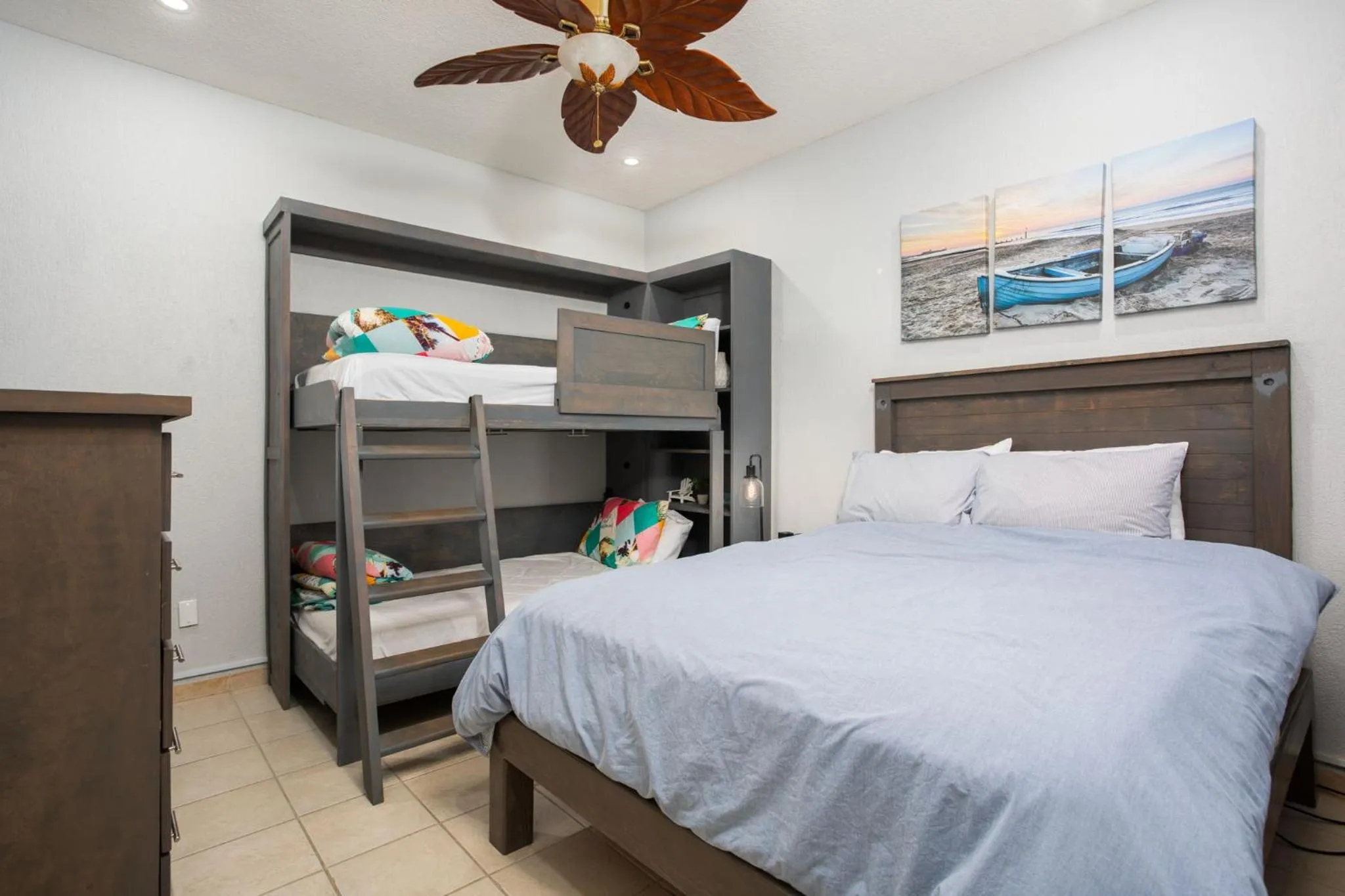 Guests, Bed in Sonoran Sea Resort BEACHFRONT Condo E203