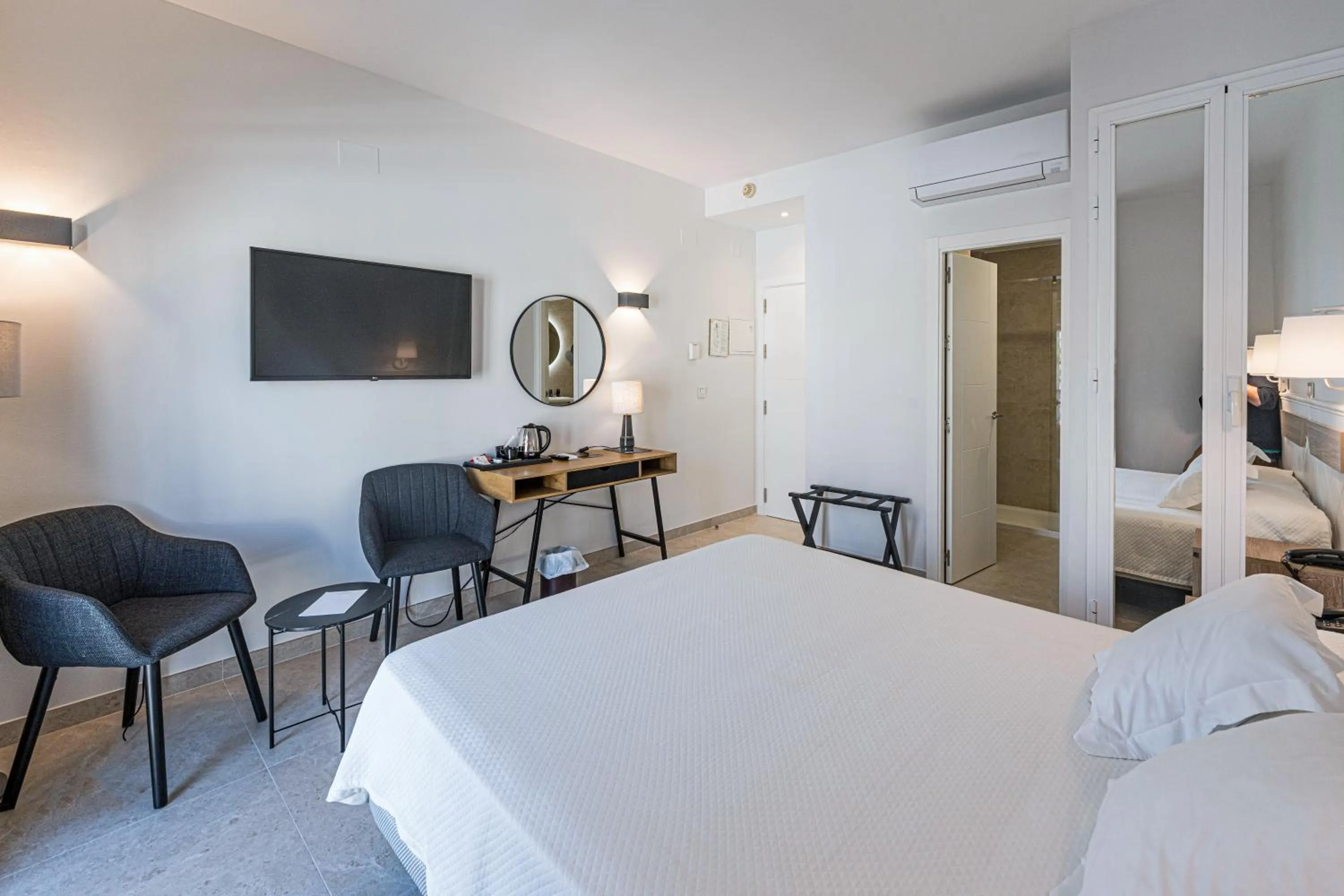 Bed in Hotel Puerta del Mar - Adults Recommended