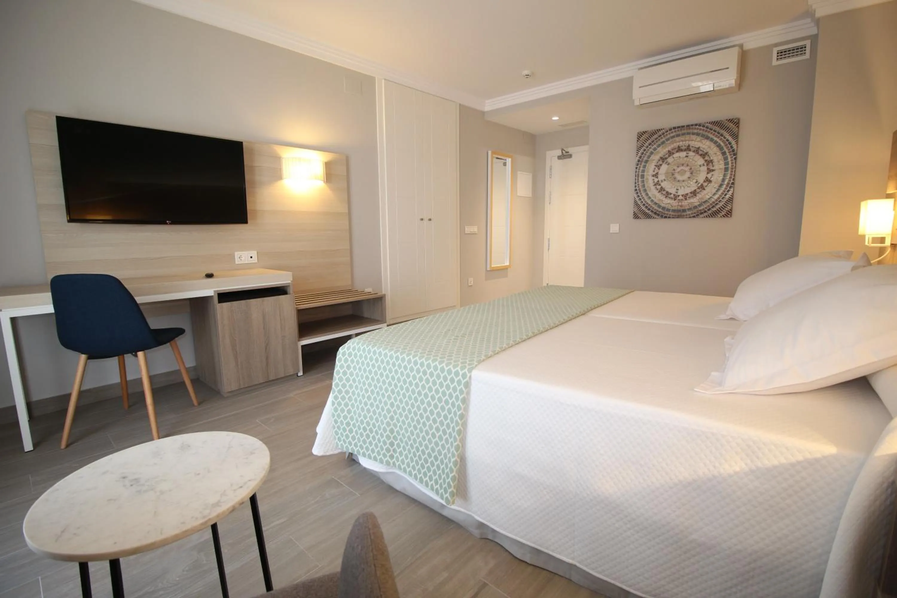 Decorative detail, Bed in Hotel Puerta del Mar - Adults Recommended