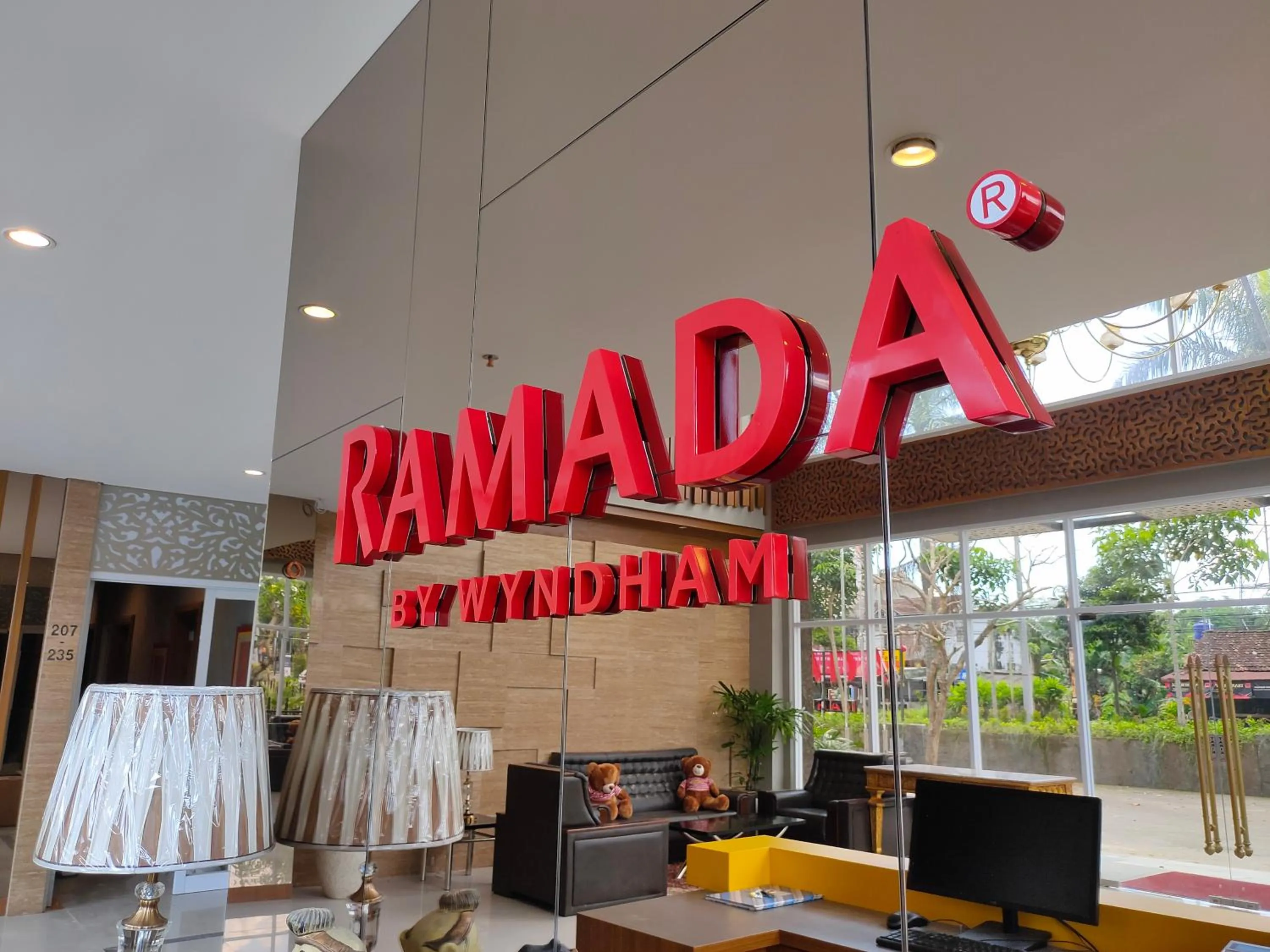Lobby or reception in Ramada by Wyndham Yogyakarta