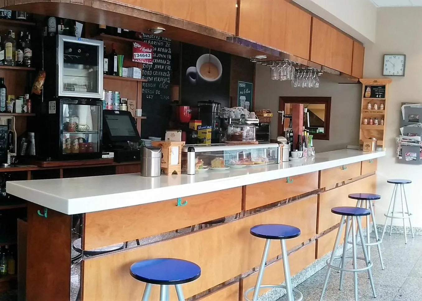 Lounge or bar in Hotel Carbayon