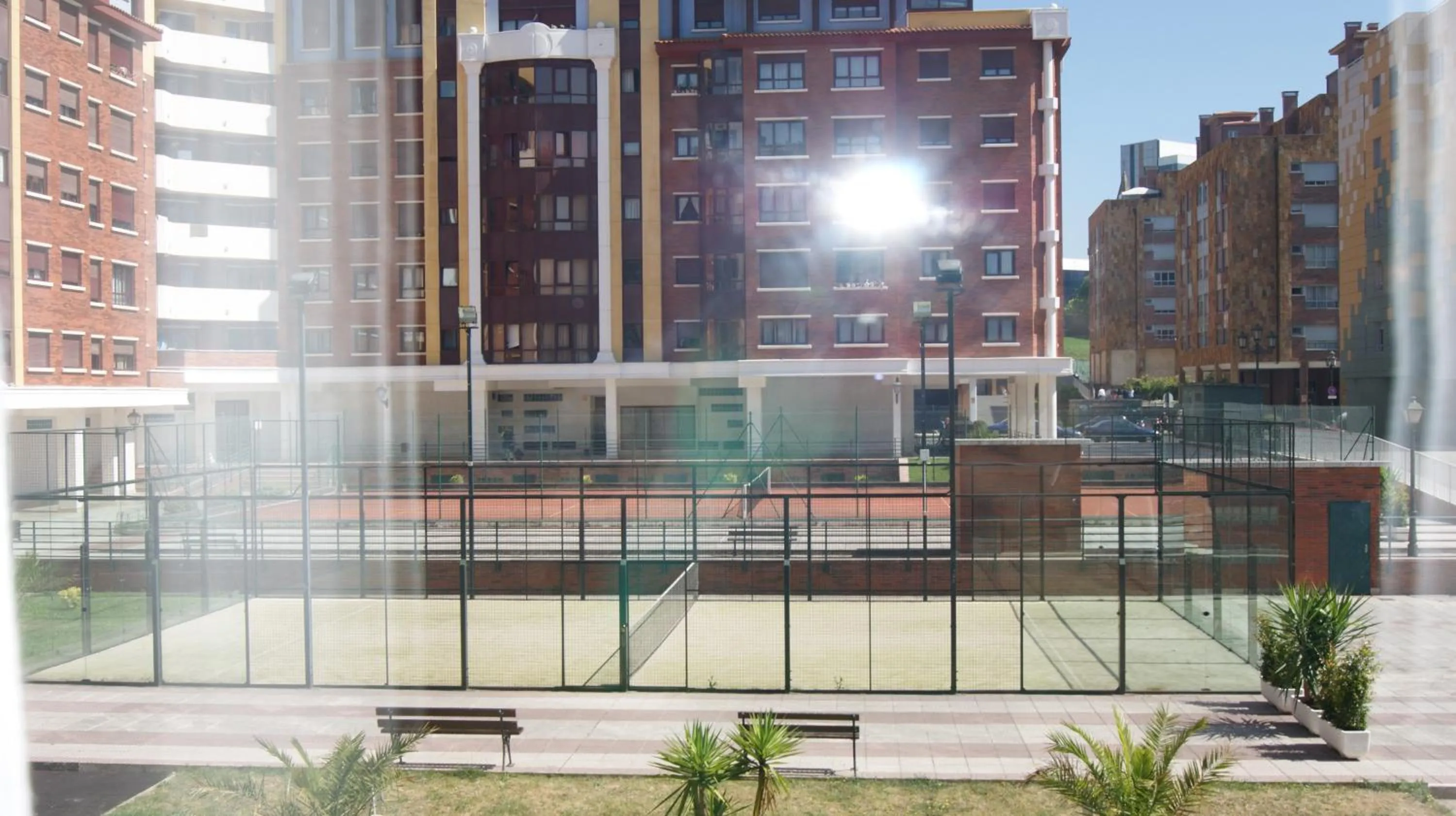 Tennis court in Hotel Carbayon
