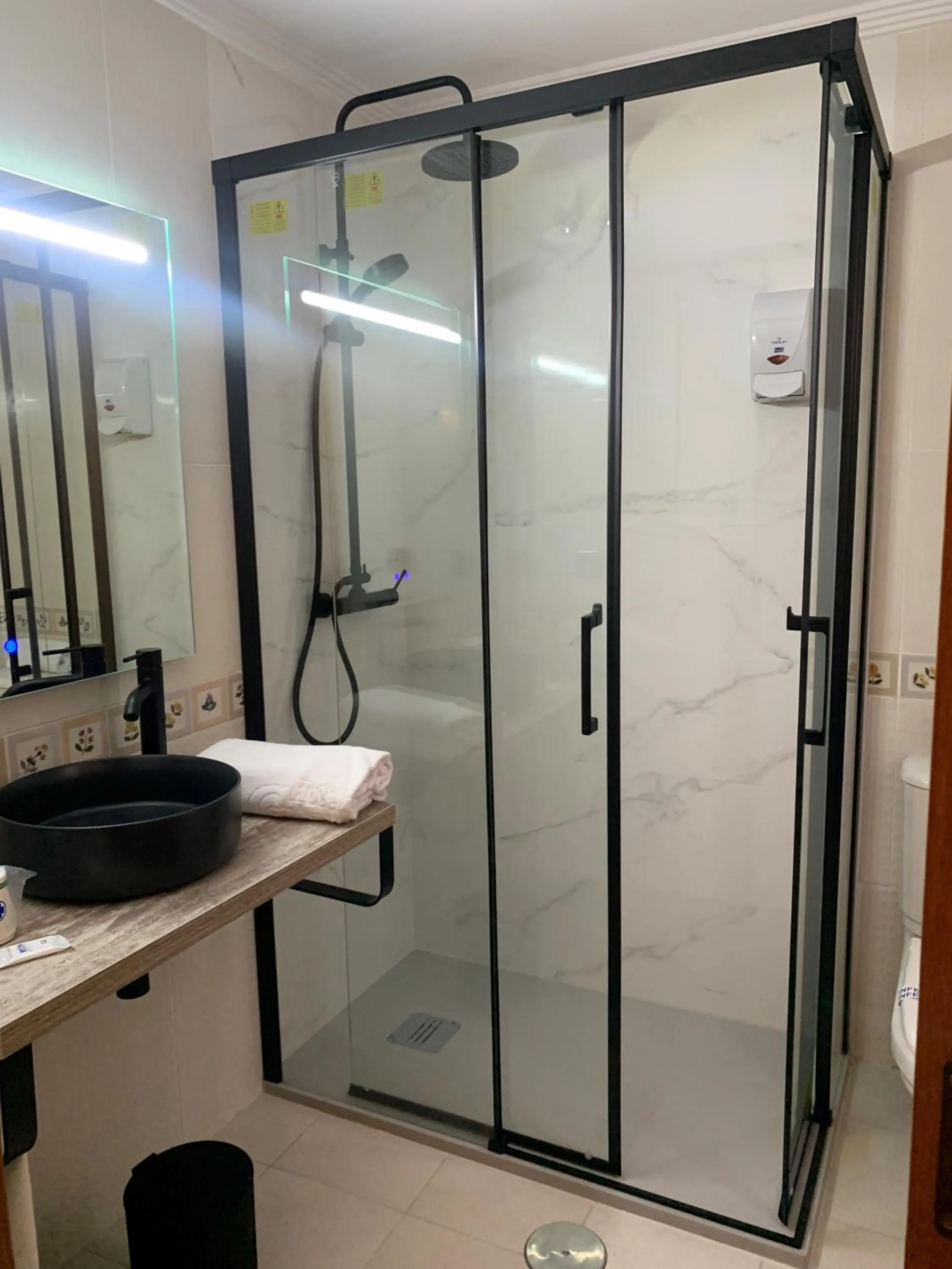 Shower in Hotel Carbayon