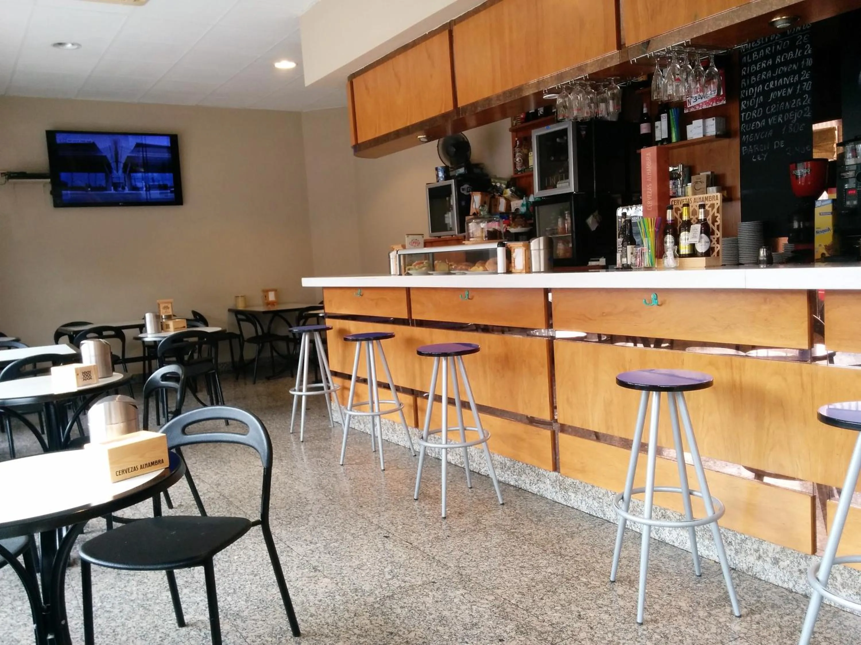 Lounge or bar in Hotel Carbayon