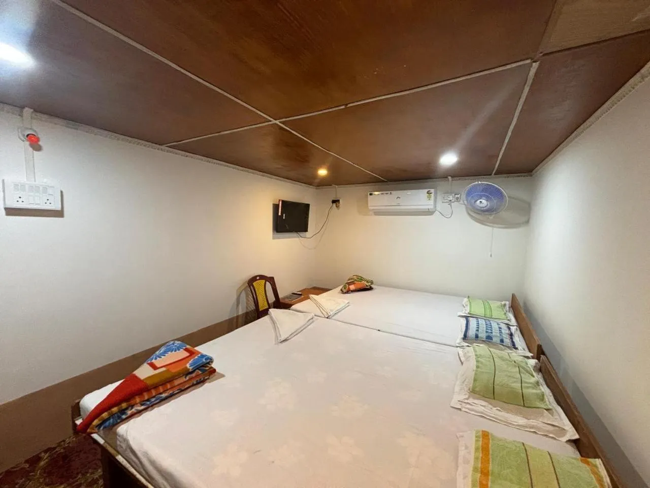 Photo of the whole room, Bed in Tapama Resort Bakkhali