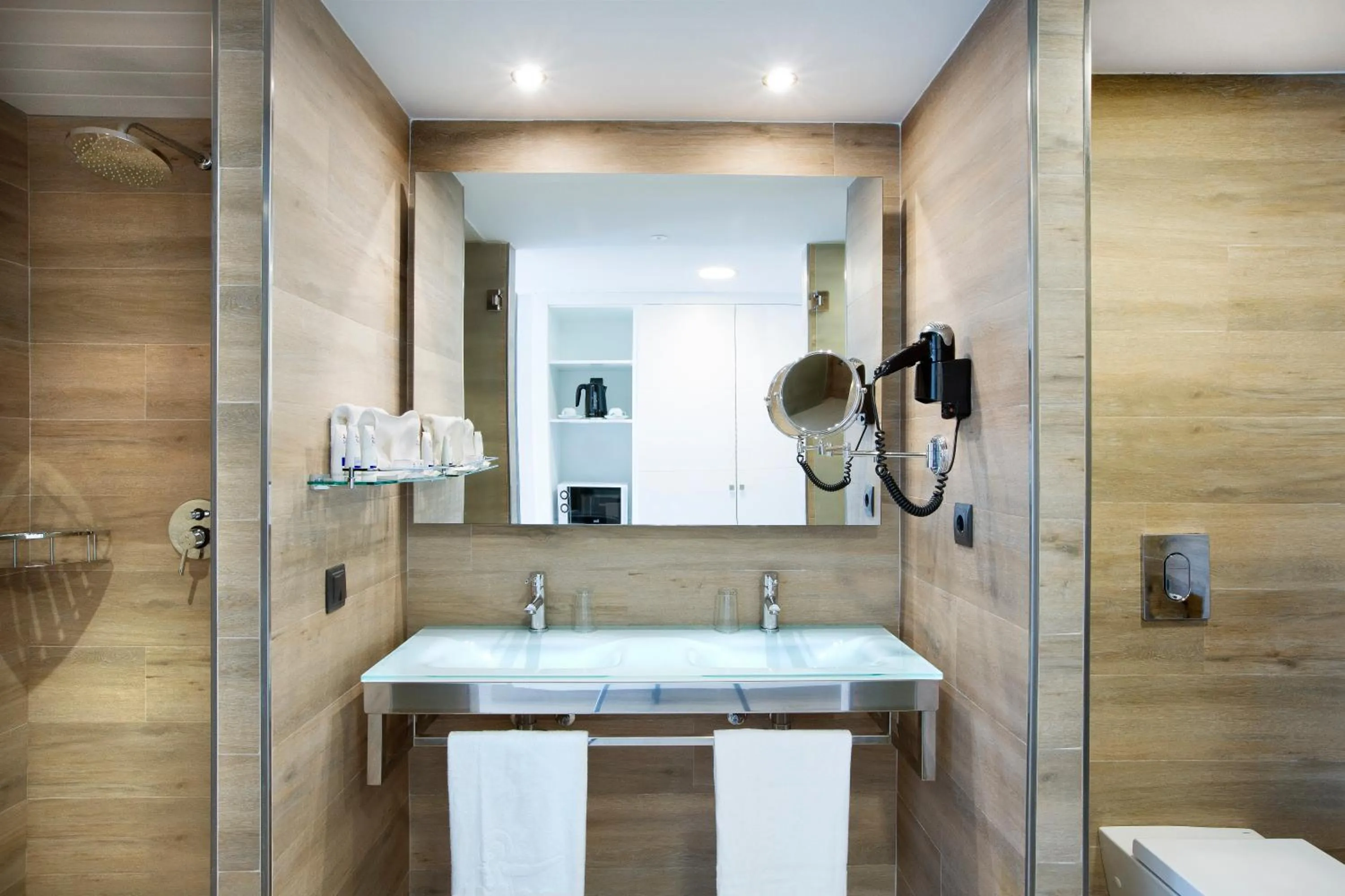 Shower in Mar Hotels Playa de Muro Suites