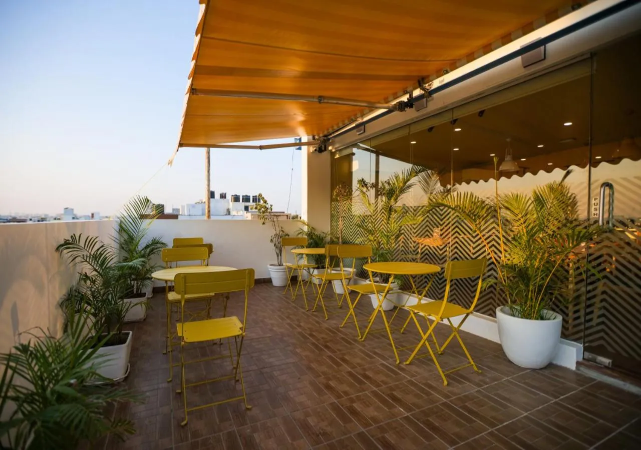 Restaurant/places to eat in Bloom Hotel - HSR Layout Sector 3