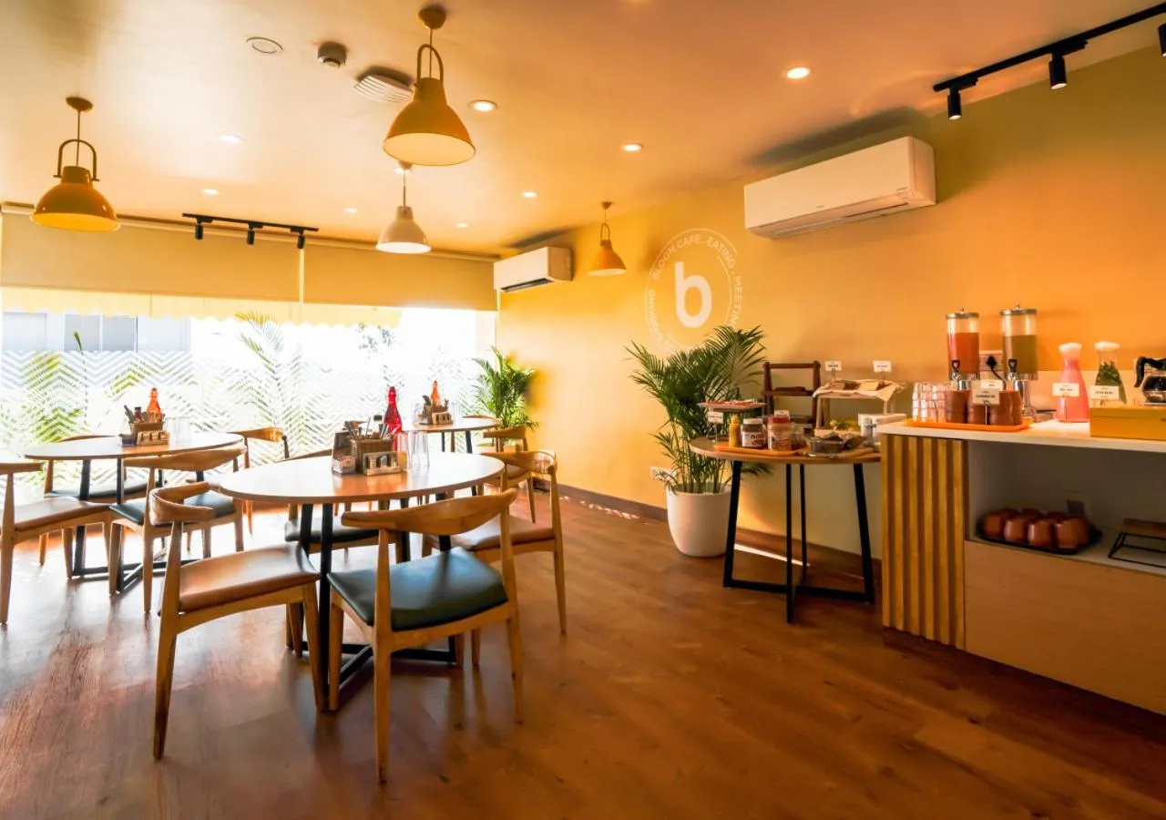 Restaurant/places to eat in Bloom Hotel - HSR Layout Sector 3