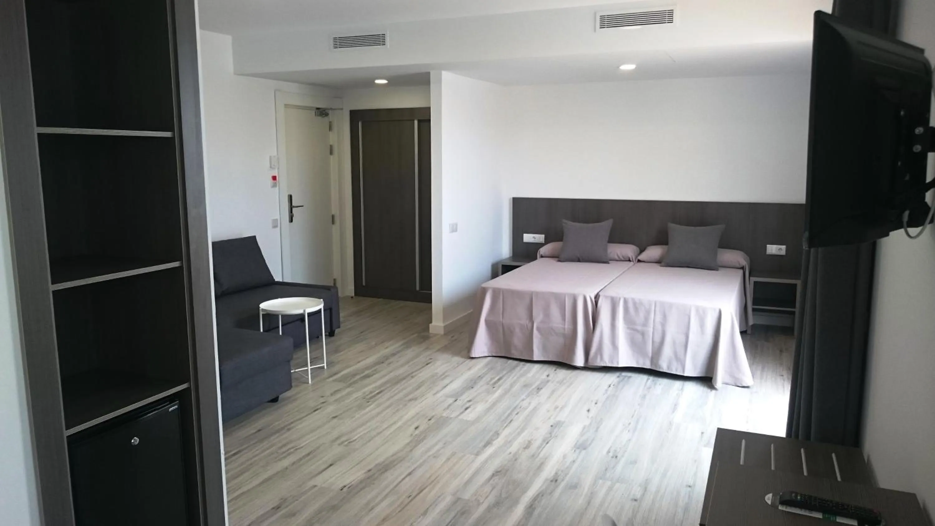 Photo of the whole room, Bed in Ona Don Juan