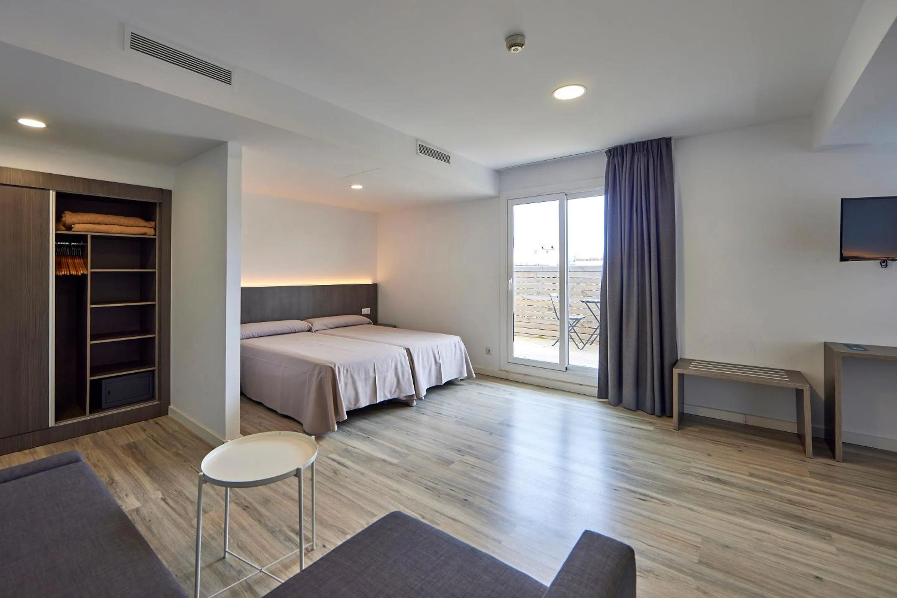 Photo of the whole room, Bed in Ona Don Juan