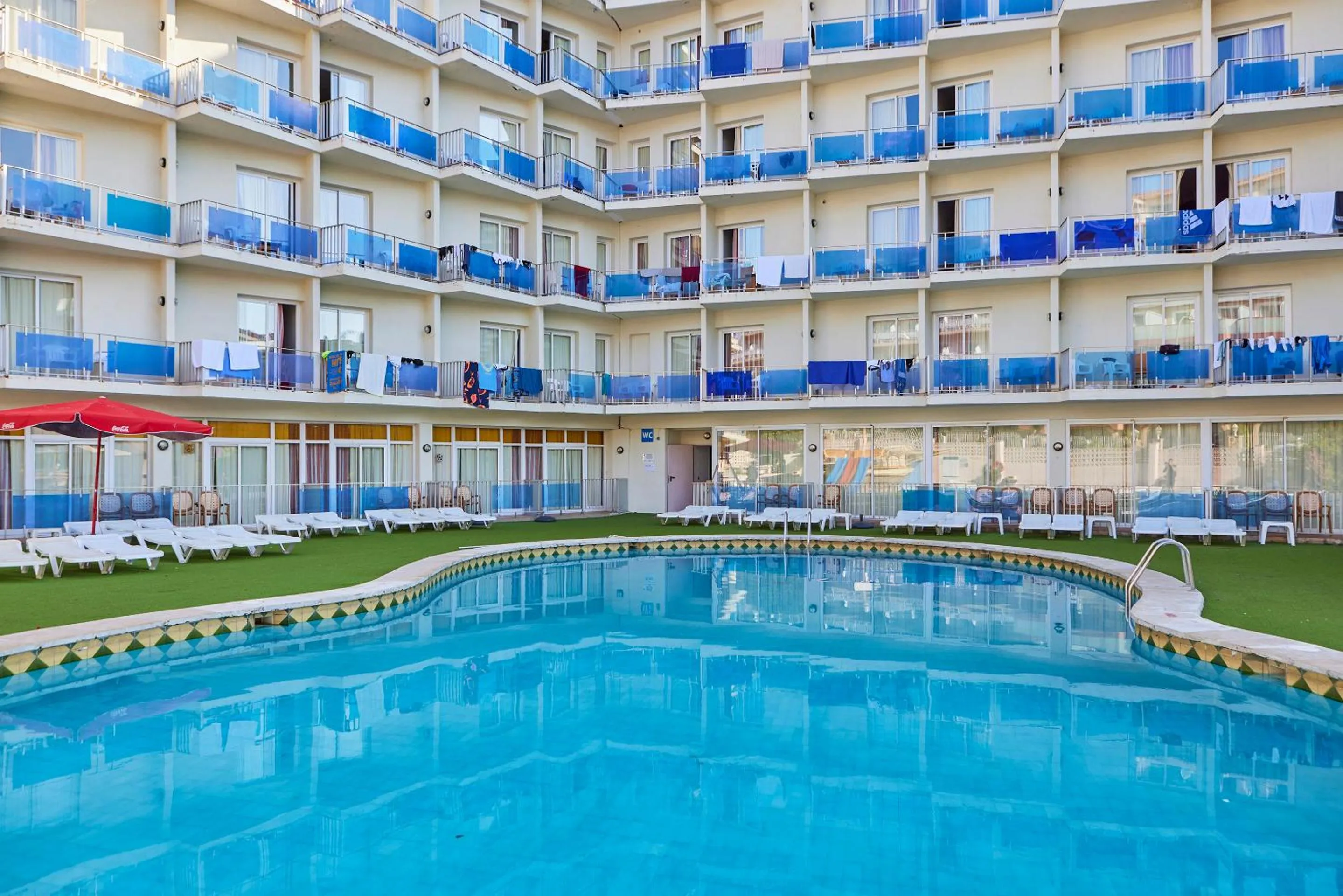 Swimming pool in Ona Don Juan