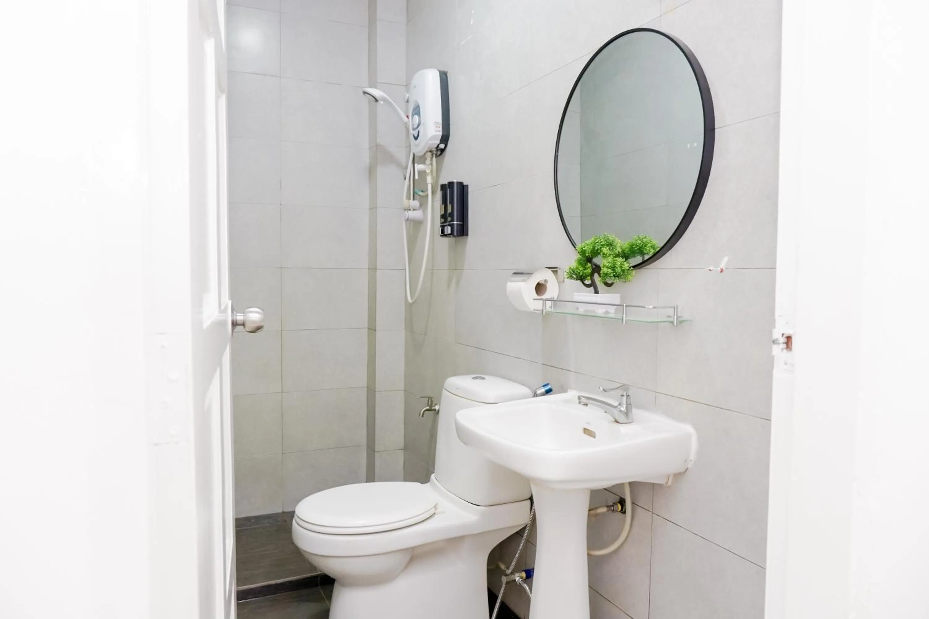 Shower in OHHSEM Hotel