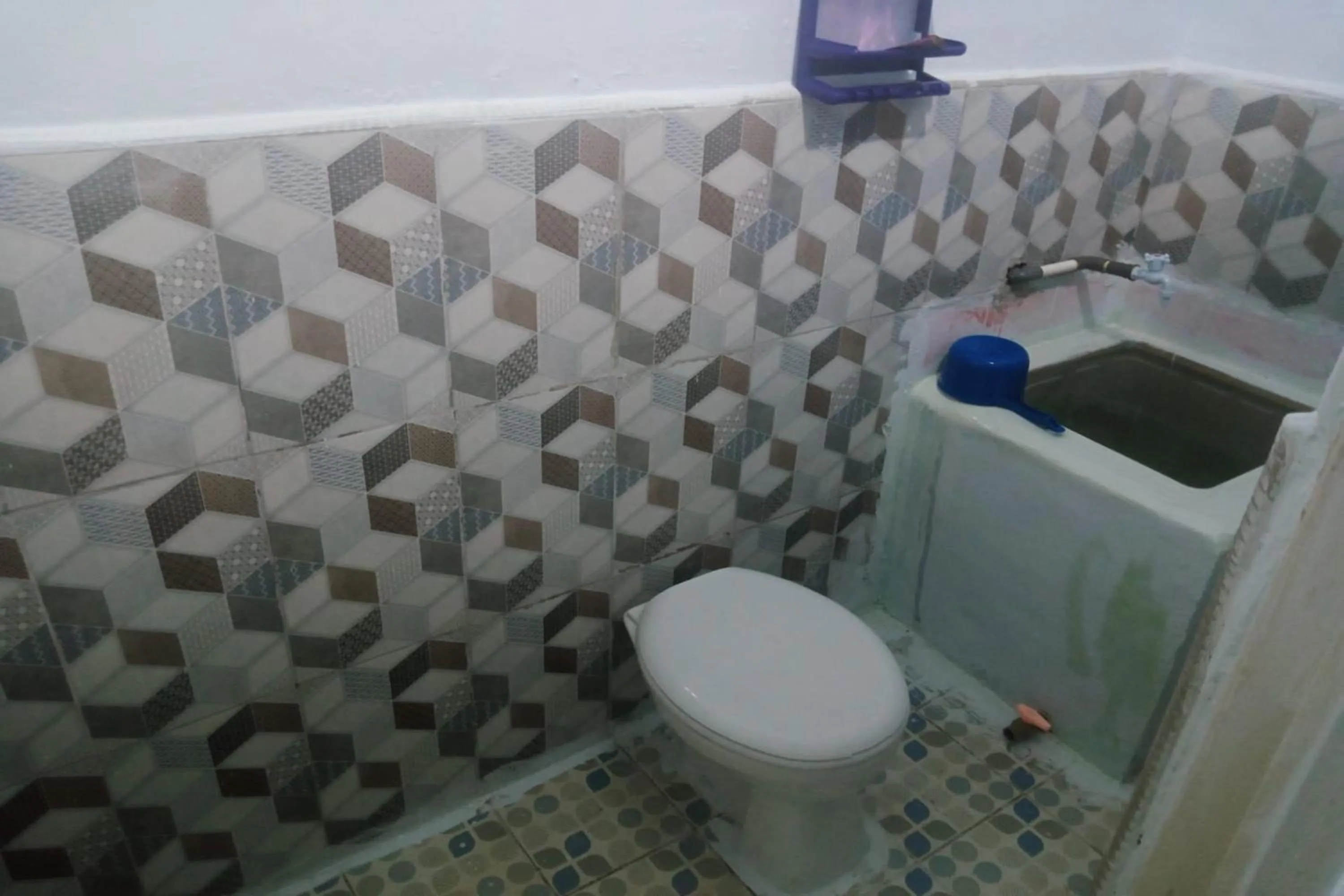 Bathroom in EXPRESS O 92251 Jaya Kusuma Homestay Near PONPES Darul Muhtadin
