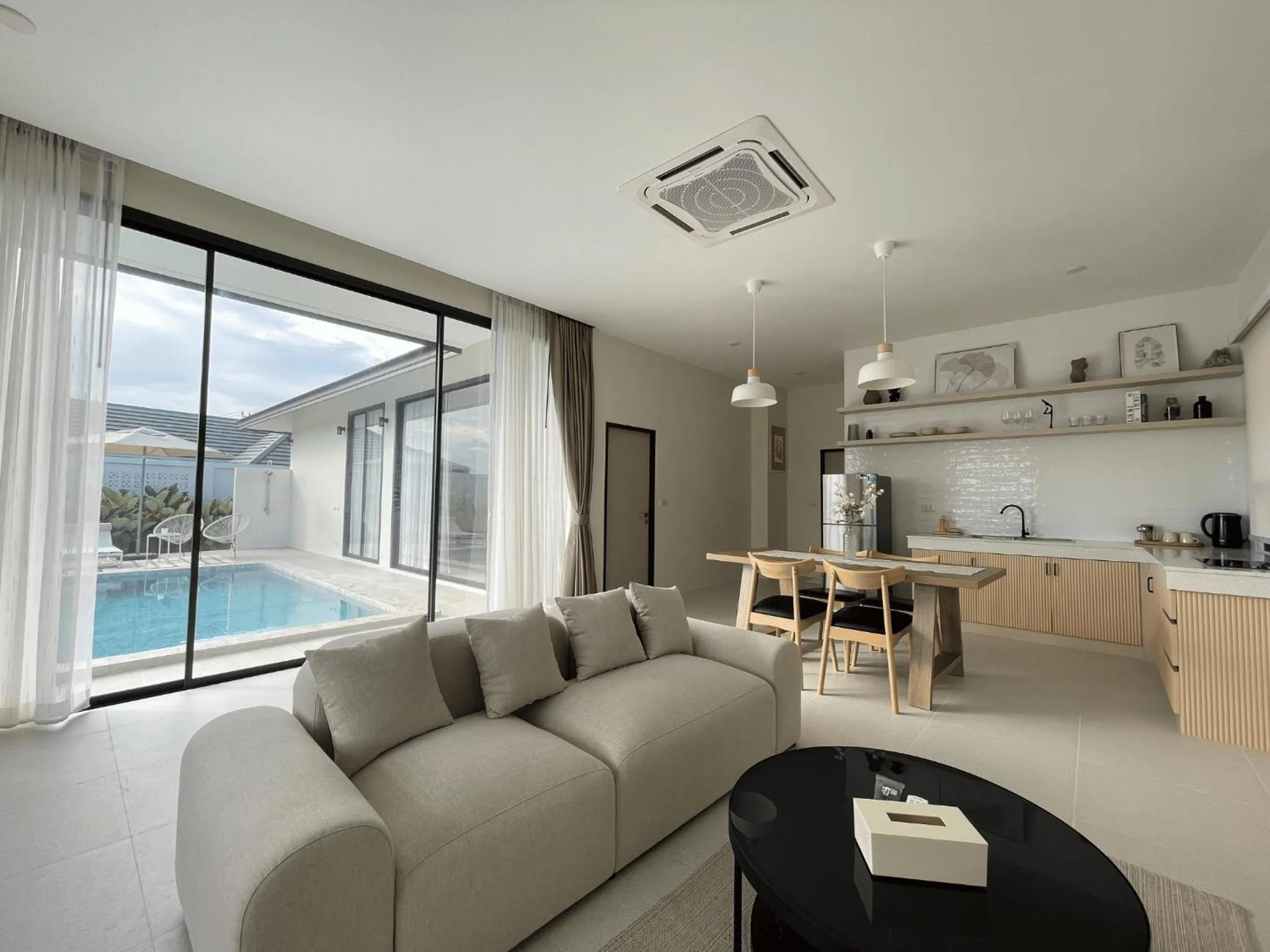 Kitchen or kitchenette in Karisma Private Villa Pattaya