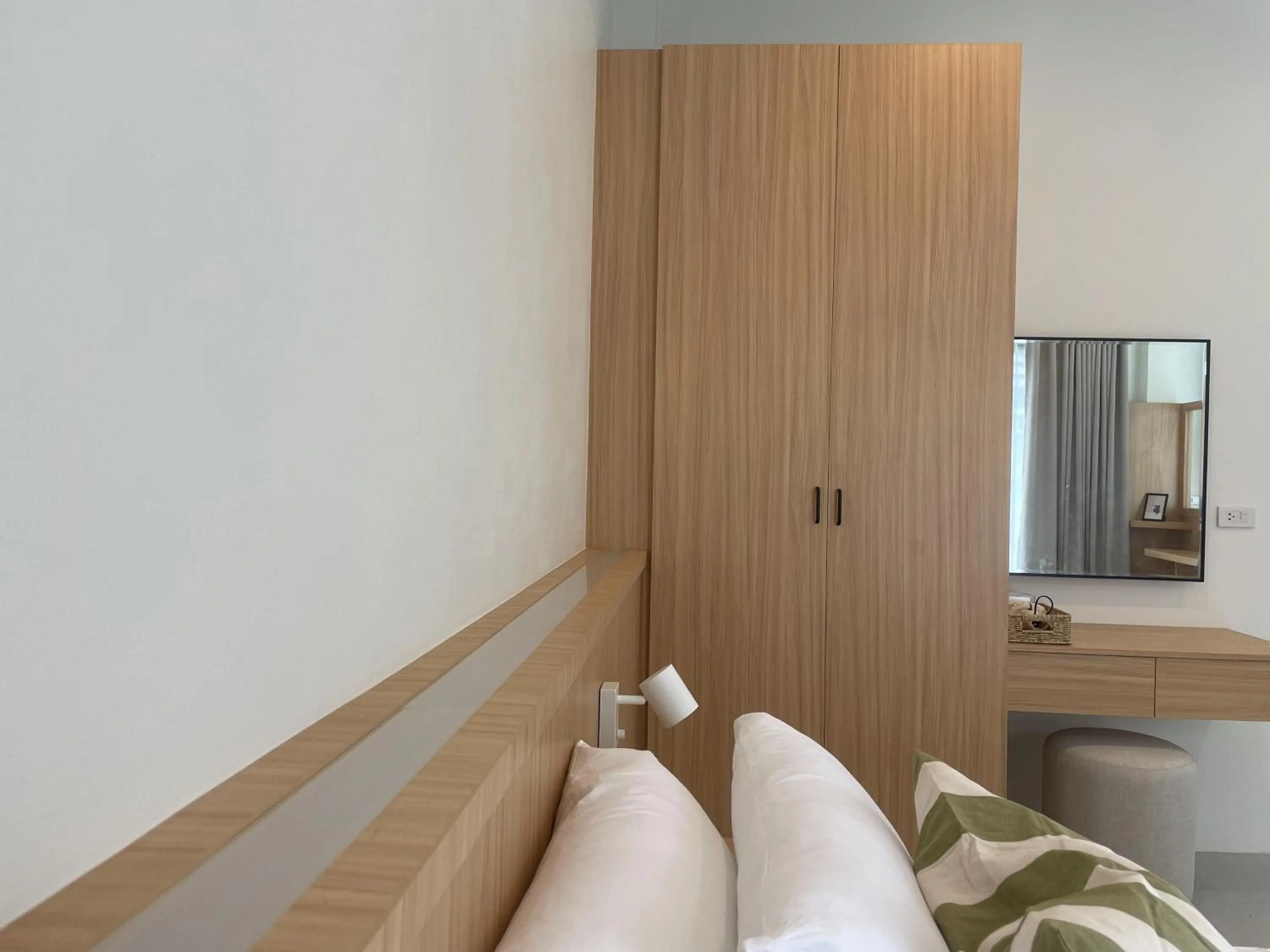 wardrobe, Bed in Karisma Private Villa Pattaya