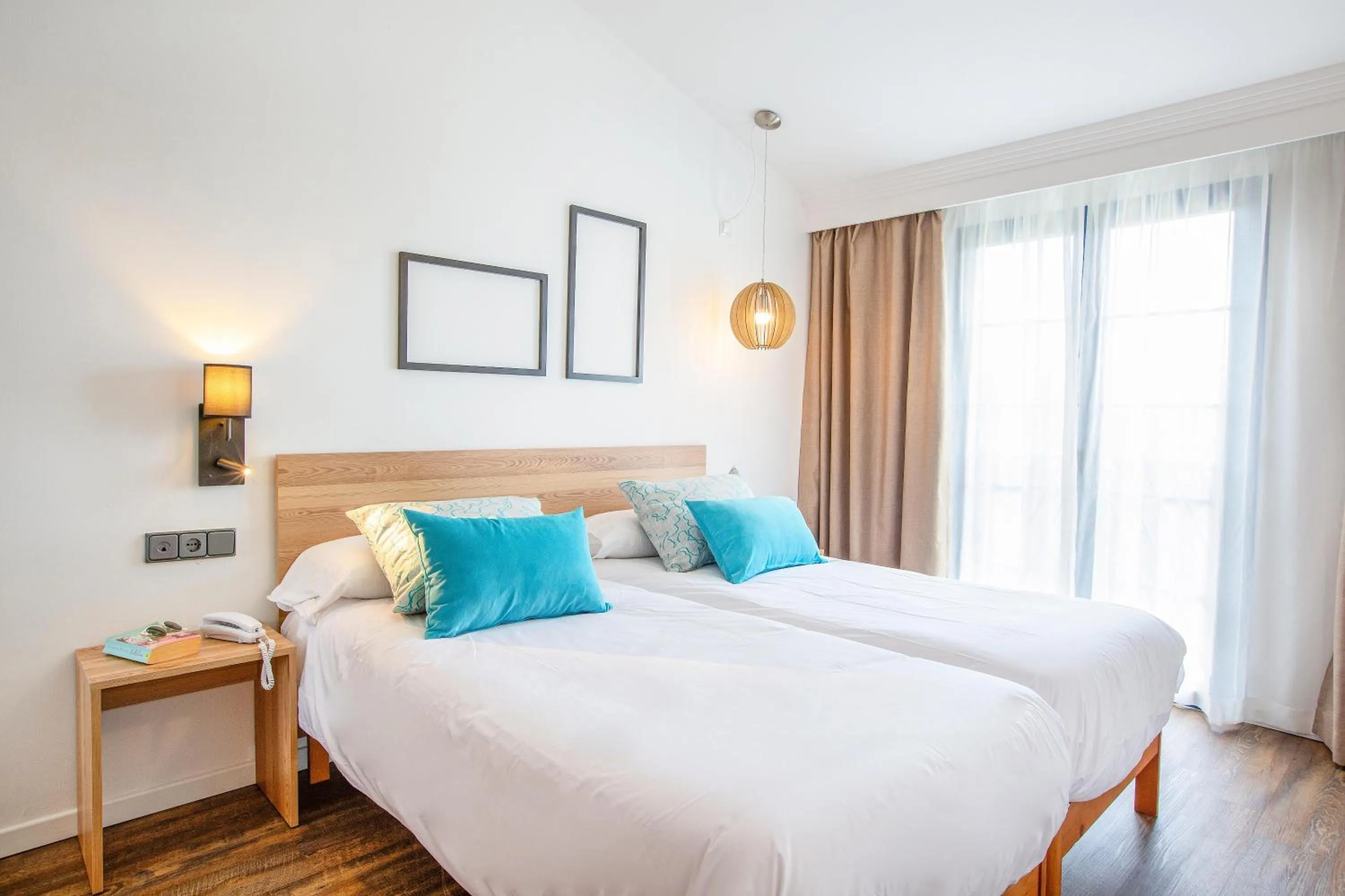 Photo of the whole room, Bed in MarSenses Paradise Club