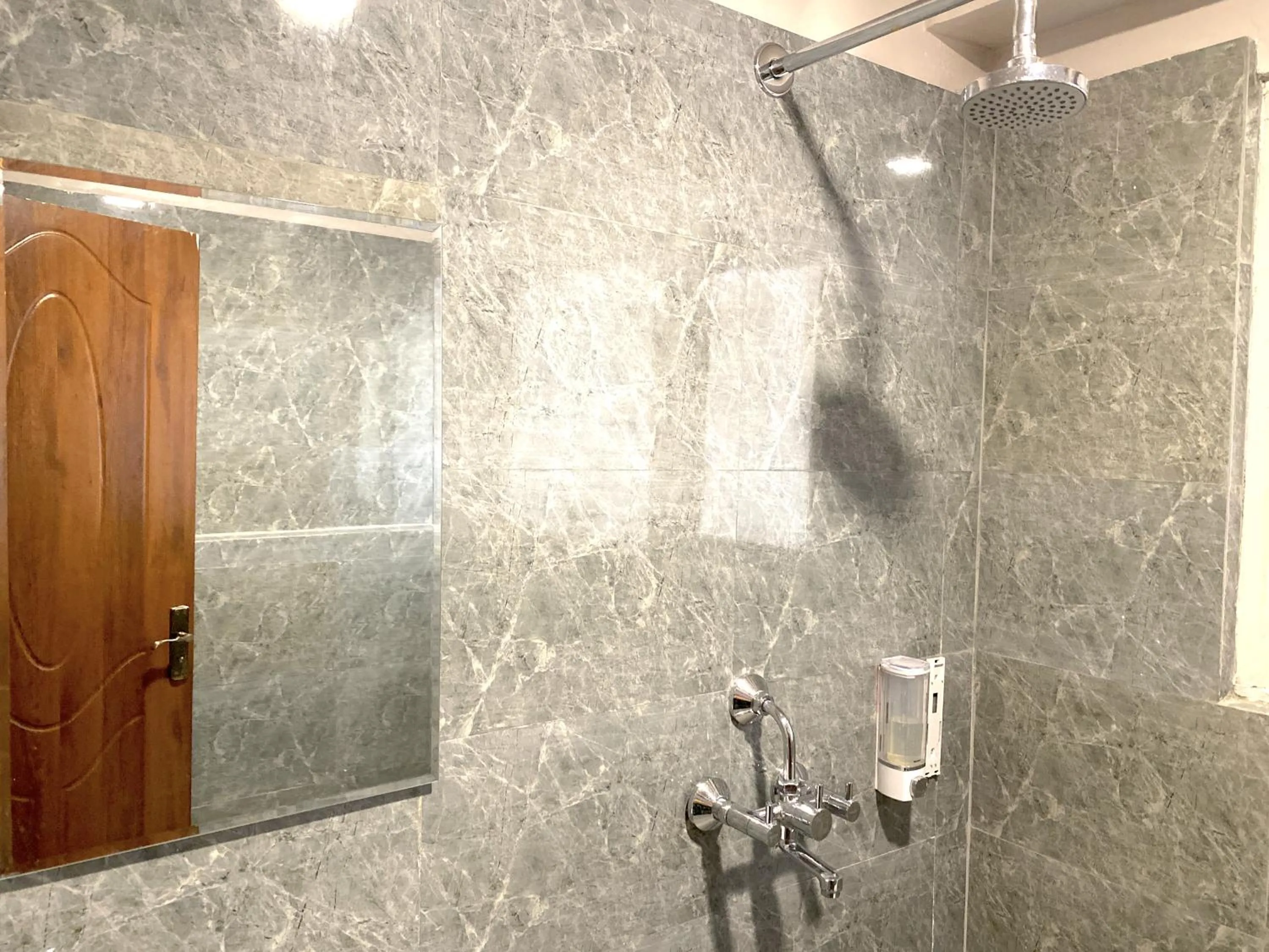 Shower in Hotel Pala