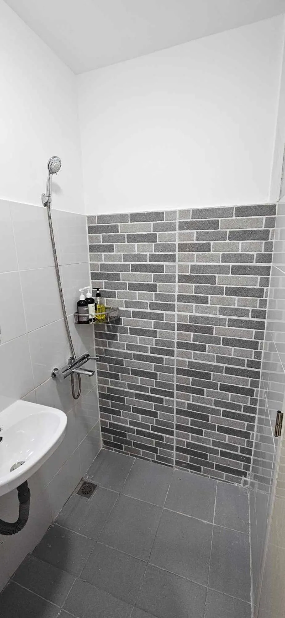 Shower in Olive Hostel Roxas City