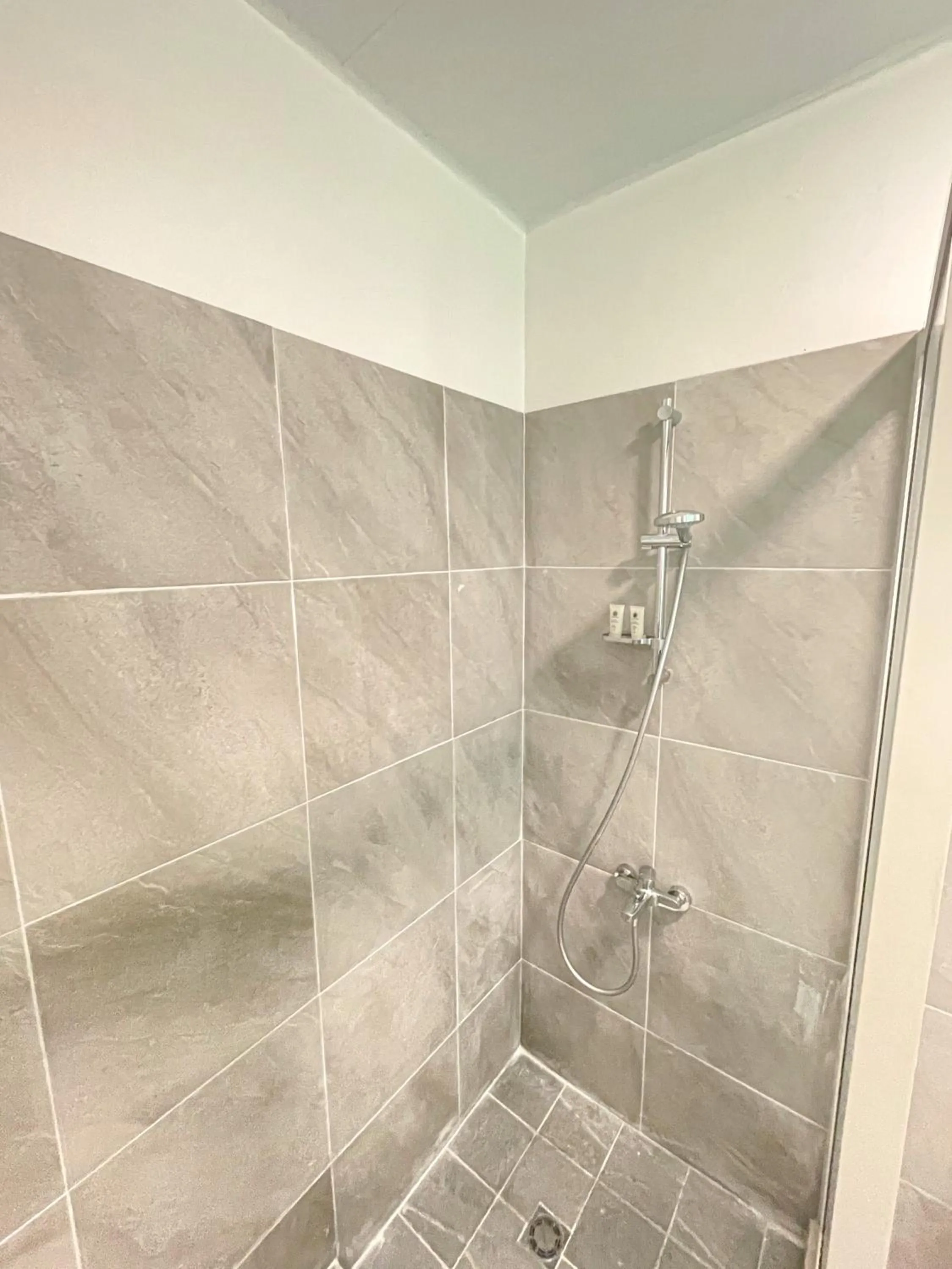 Shower in Temana Airport Faa'a,Tahiti