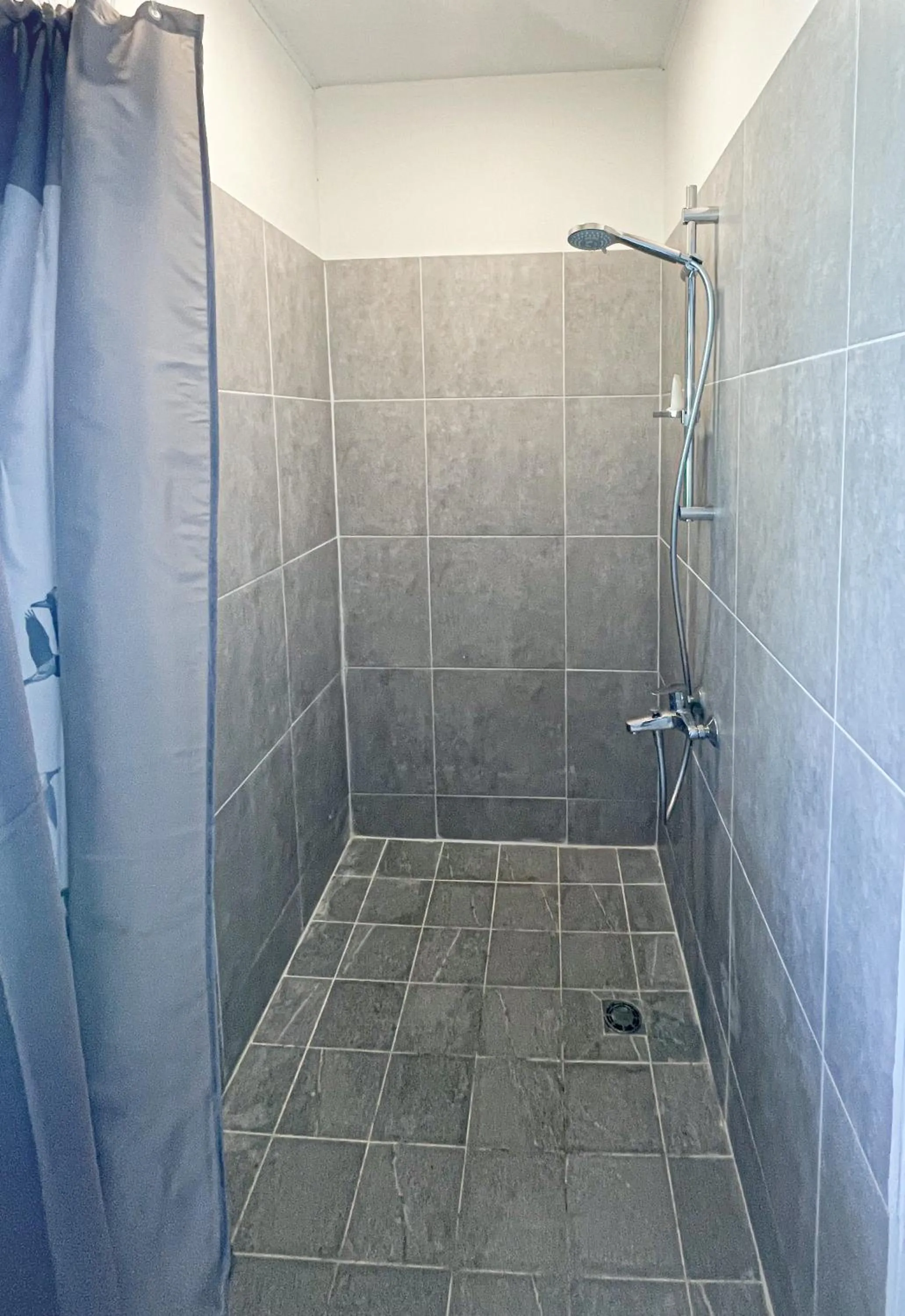 Shower in Temana Airport Faa'a,Tahiti