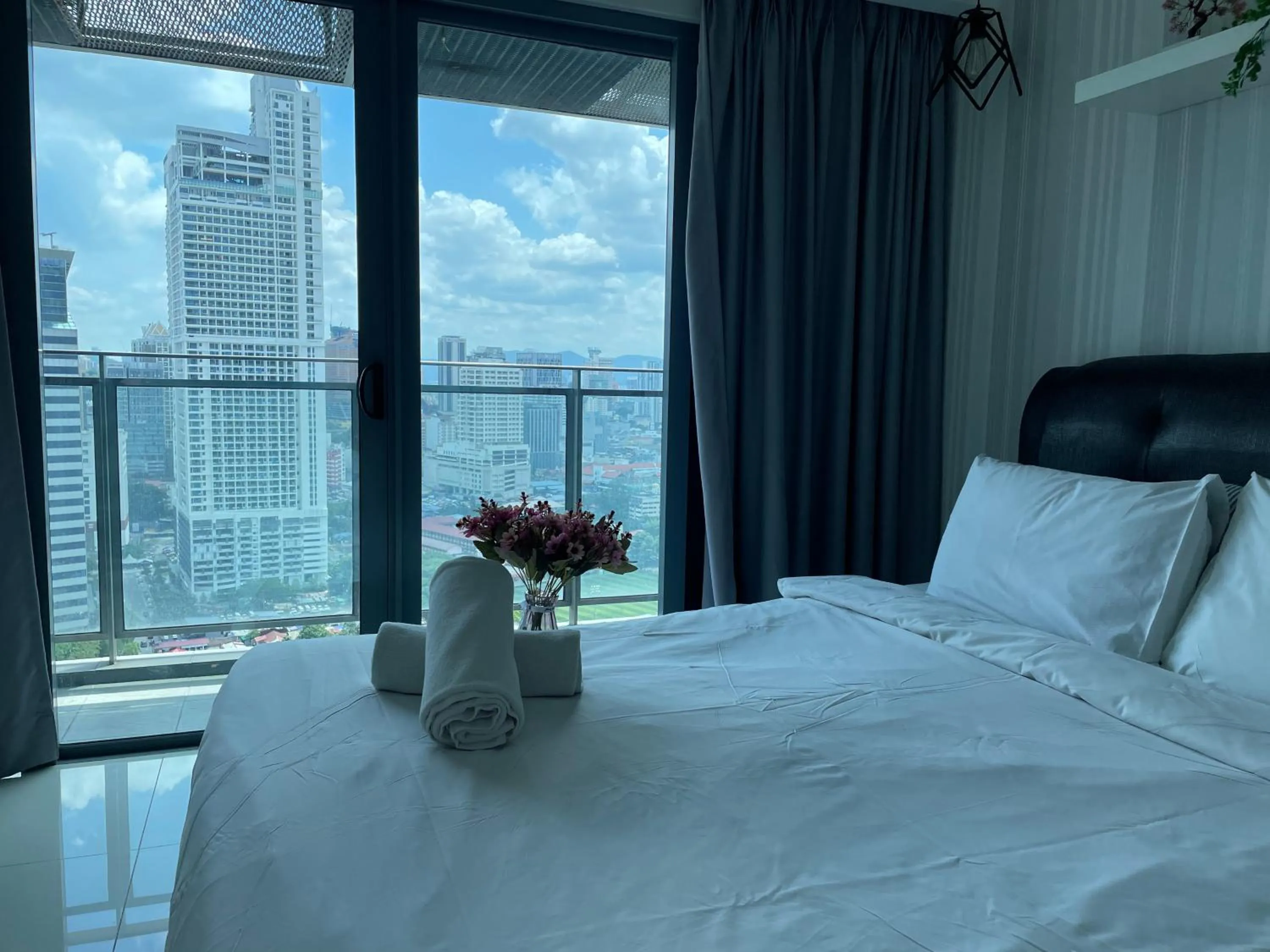 Bed in Mercu Summer Suite KLCC by Minshuku