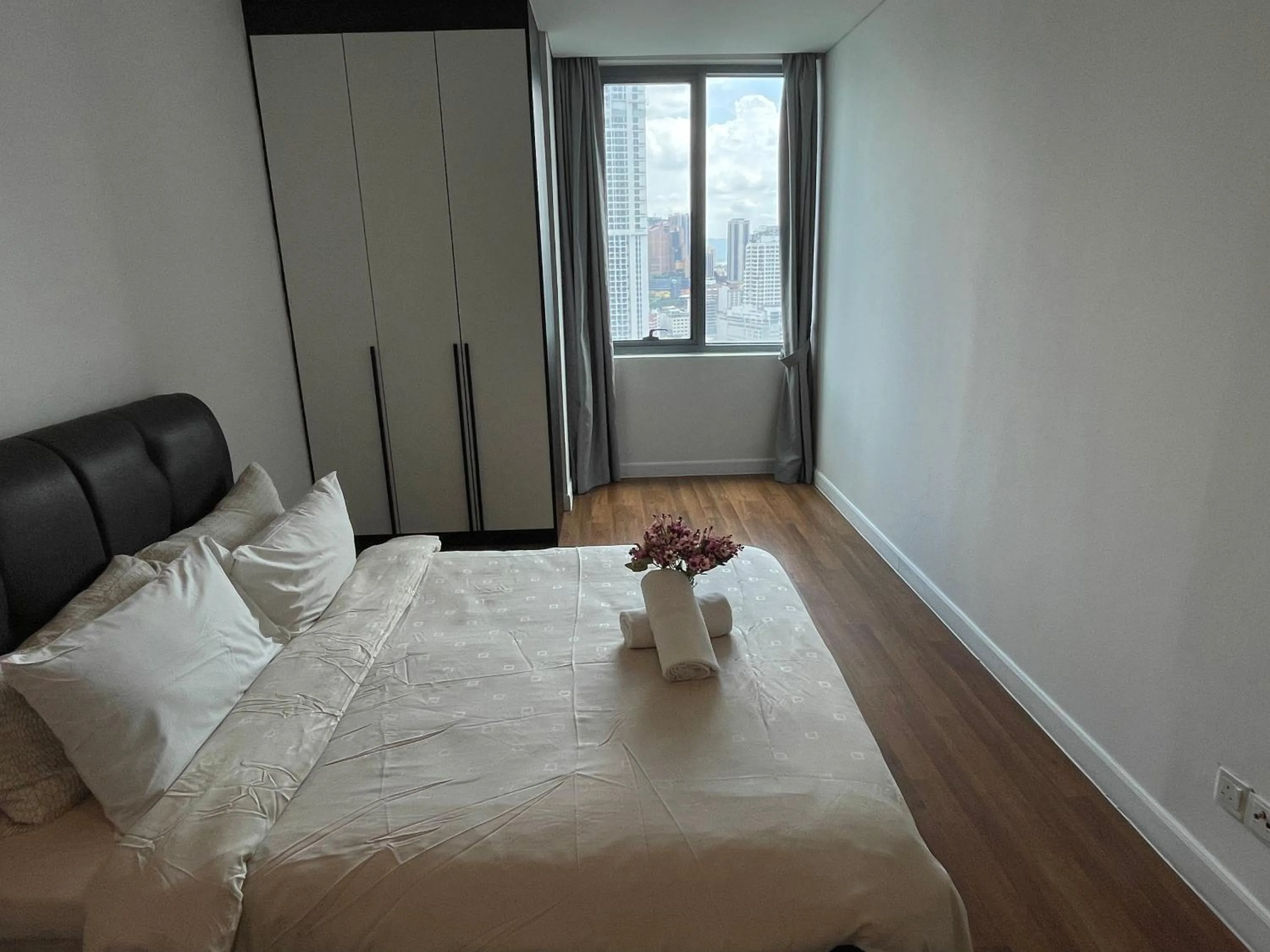 Bed in Mercu Summer Suite KLCC by Minshuku