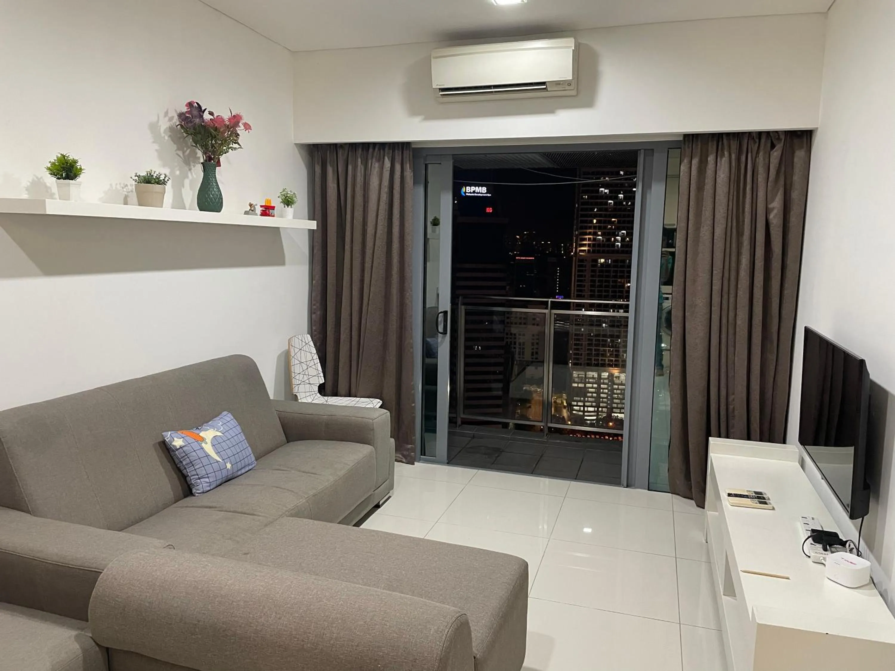 TV and multimedia in Mercu Summer Suite KLCC by Minshuku