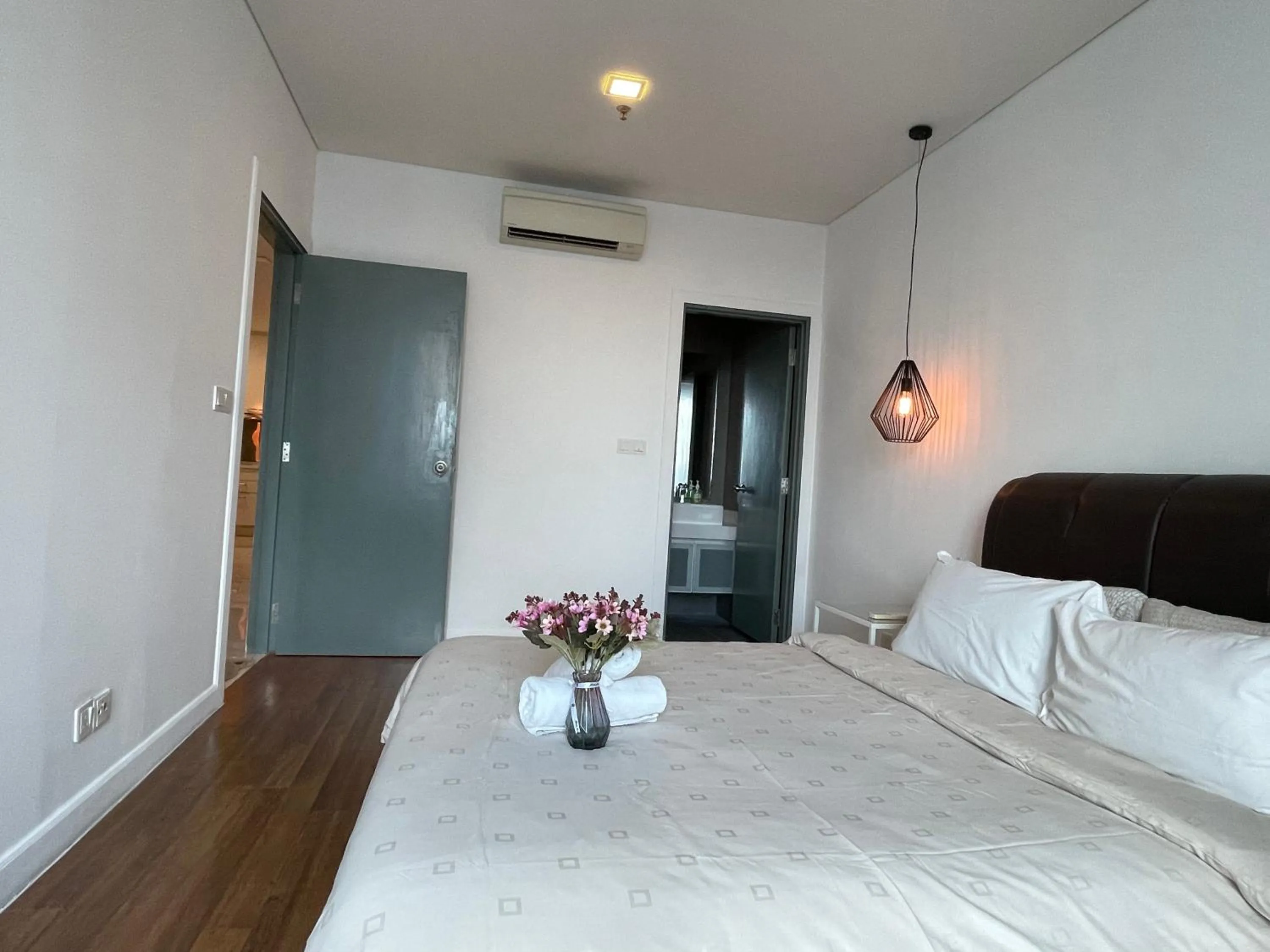 Bed in Mercu Summer Suite KLCC by Minshuku