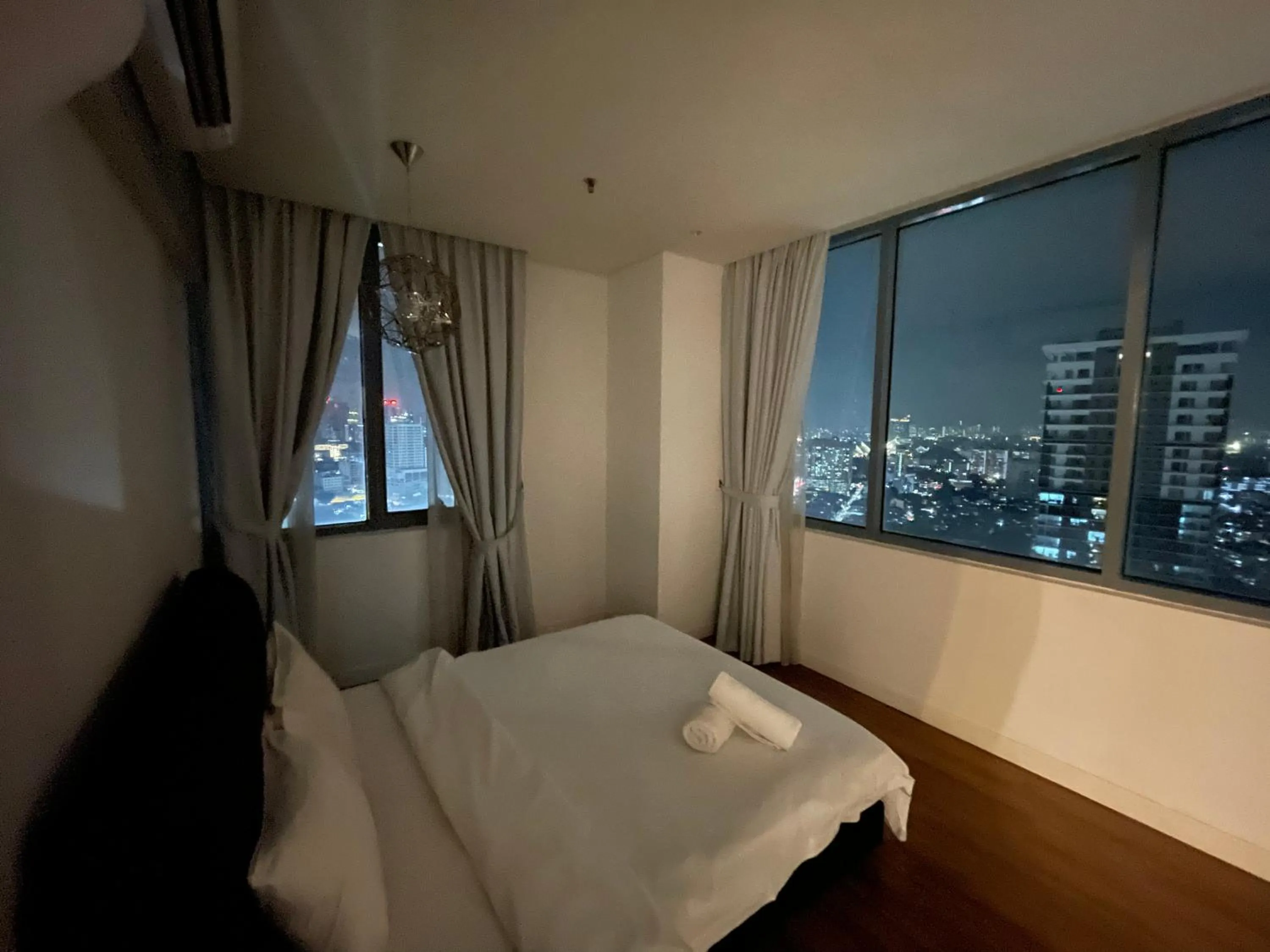 Photo of the whole room, Bed in Mercu Summer Suite KLCC by Minshuku
