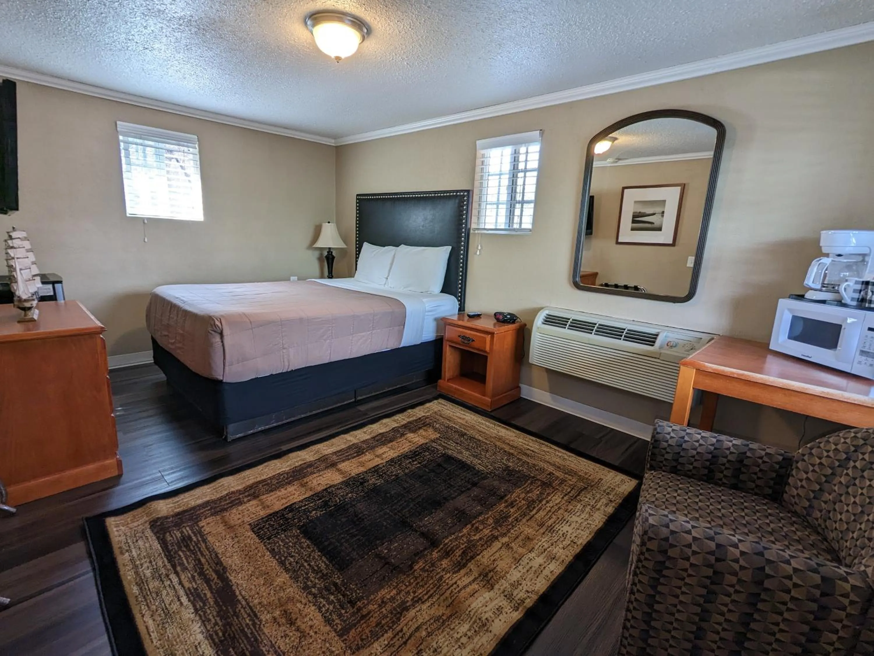 Bed in Bridge of The Gods Motel, Cabins & RV Park