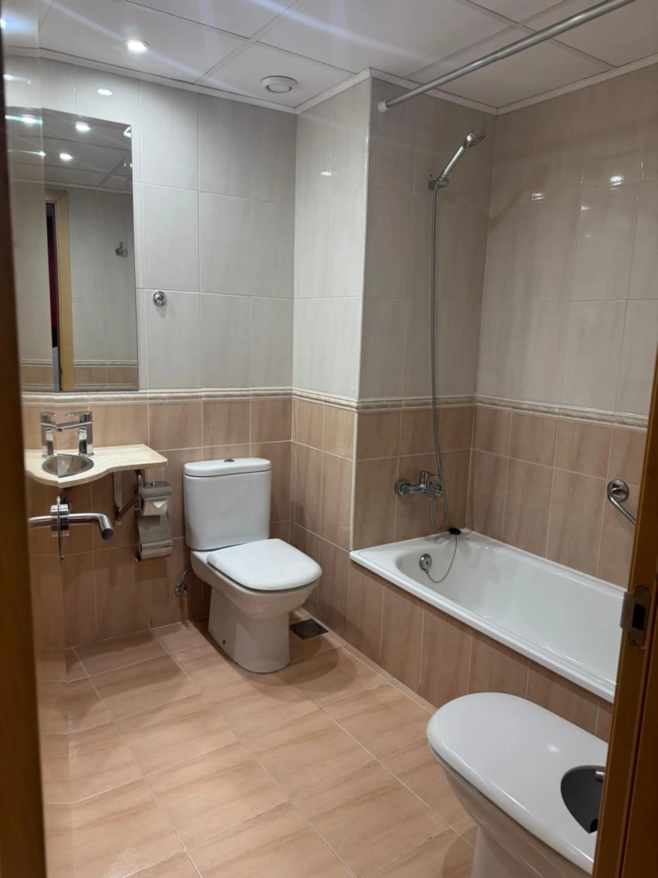 Bath in Hotel Plaza Inn