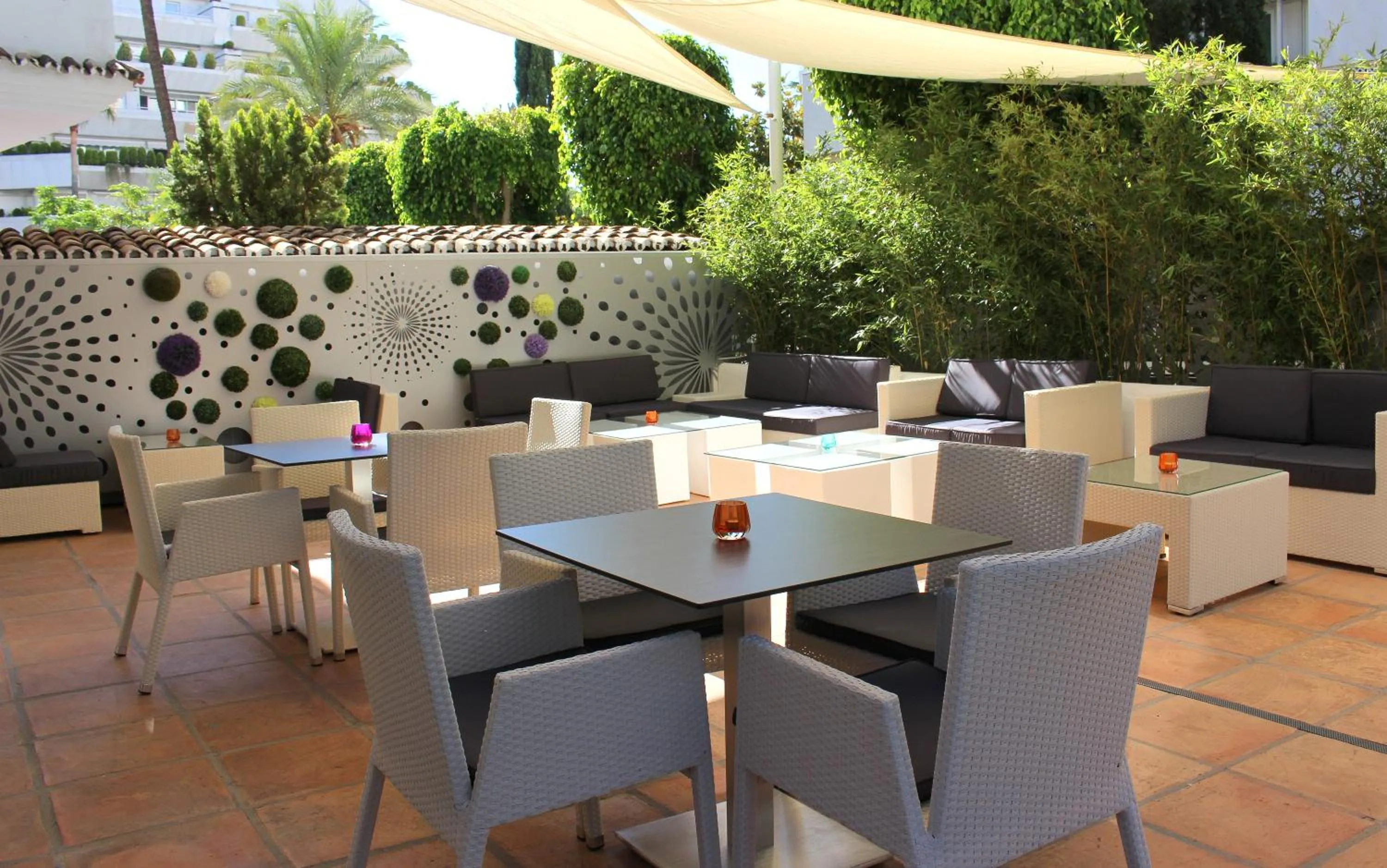 Restaurant/places to eat in Aparthotel Monarque Sultán