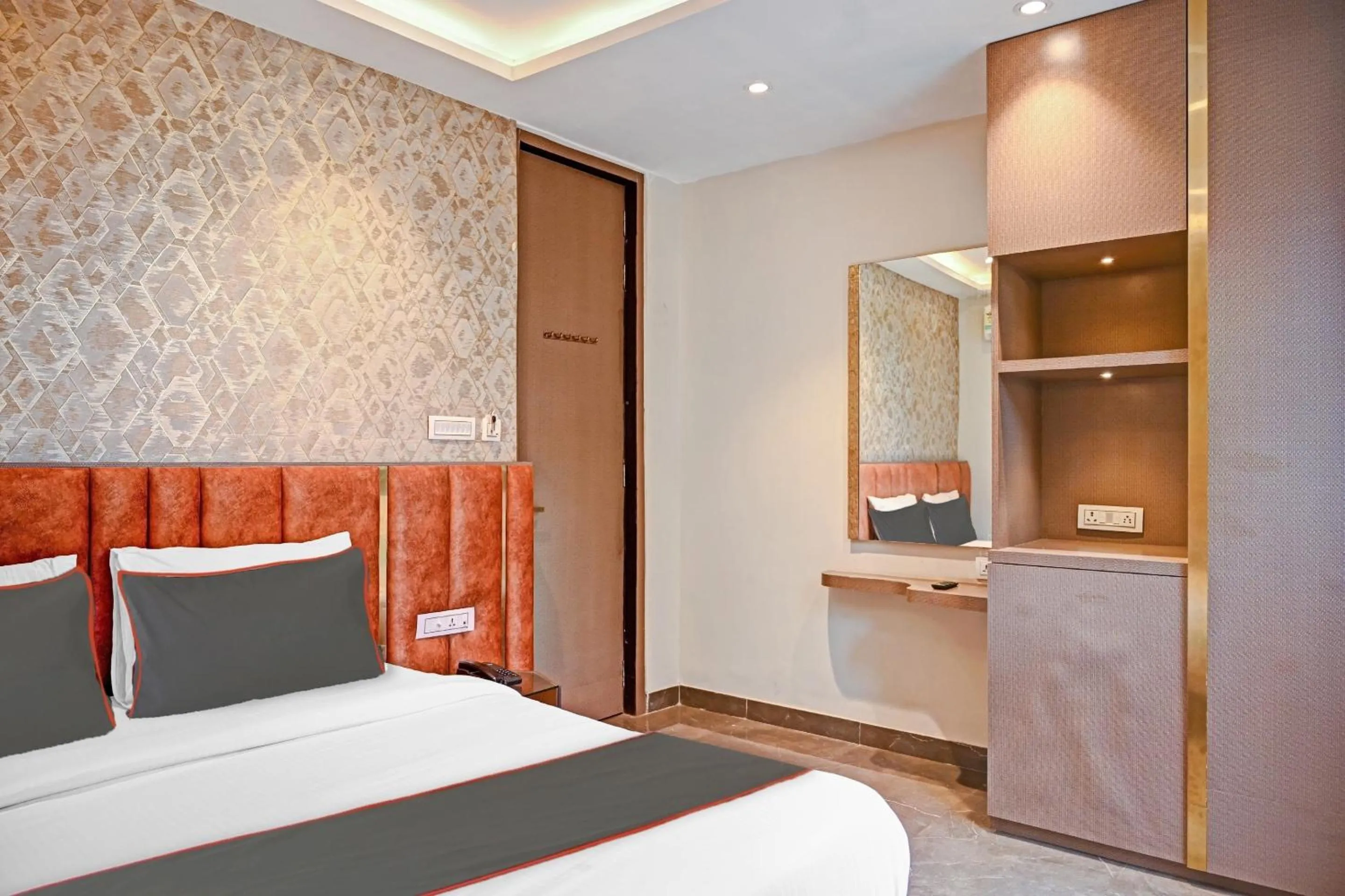 Bedroom, Bed in Super Hotel O Vrindavan