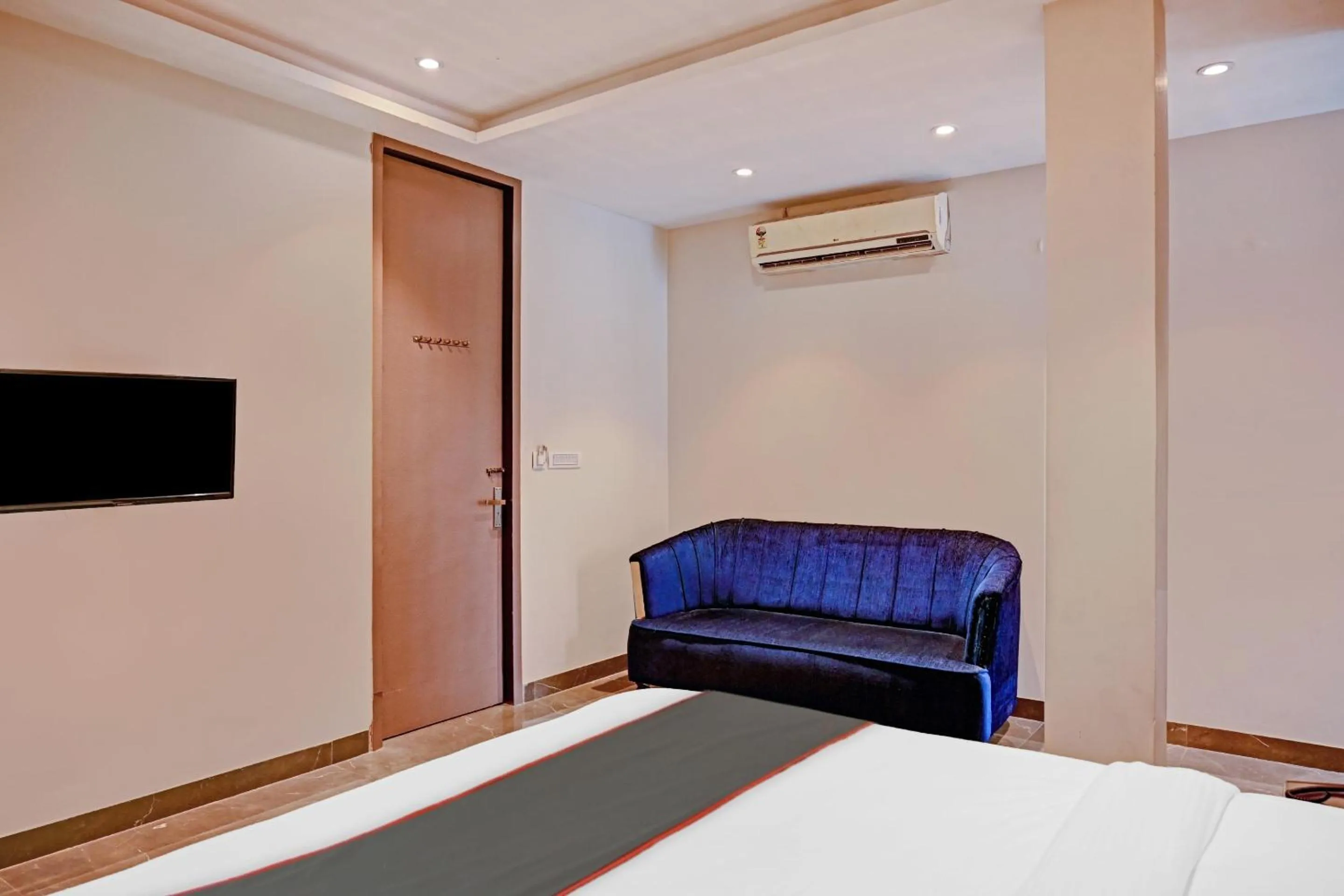 Bedroom, Bed in Super Hotel O Vrindavan